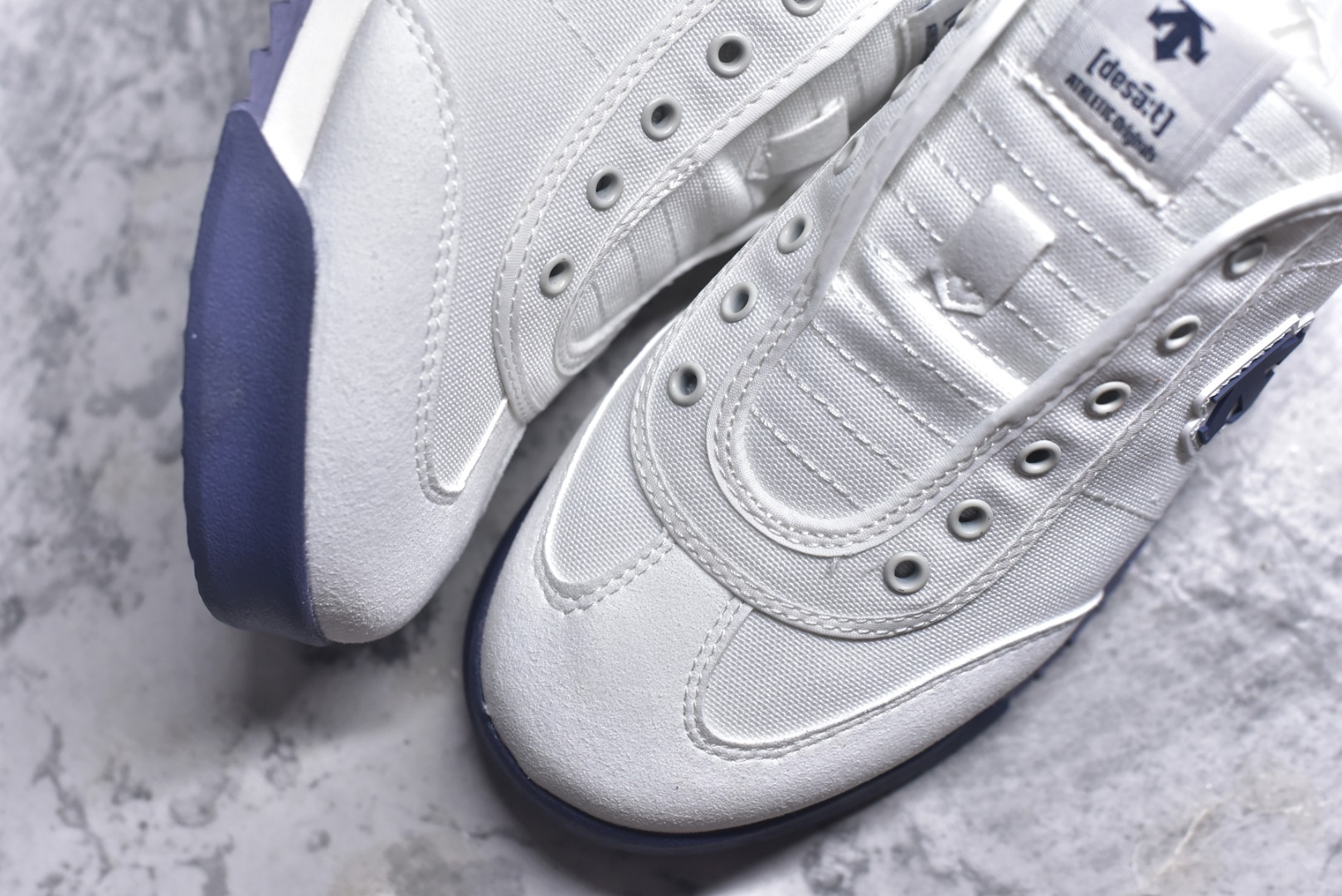 图片[8]-#DESCENTE Sport Style Chron Racer迪桑特舒适百搭防滑耐磨低帮生活休闲鞋 是一款集复古与现代于一体的低帮跑步鞋 简洁的牛皮鞋面不仅彰显出时尚的质感 还适用于多种场合的穿搭 这款鞋子的透气性能极佳 轻质弹性鞋底则提供了良好的舒适度和耐磨性 使你在行走或跑步时都能感受到脚底的柔软与支撑 尺码：36 36.5 37.5 38 38.5 39 40 40.5 41 42 42.5 43 44 44.5 45-选品中心