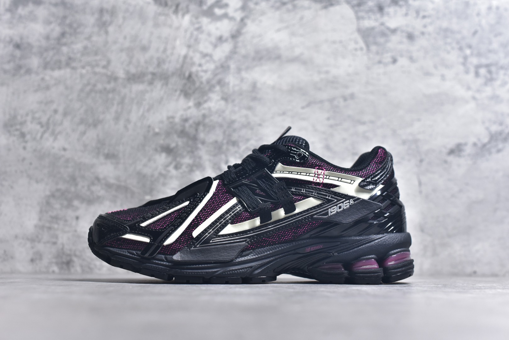 #New Balance M1906系列 新百伦 复古单品宝藏老爹鞋款 复古元素叠加 质感超级棒 原楦版型材料细节做工精细 作为NB最经典的档案鞋型之一 货号：U1906AD 尺码：36 37 37.5 38 38.5 39.5 40 40.5 41.5 42 42.5 43 44 45 46.5-选品中心