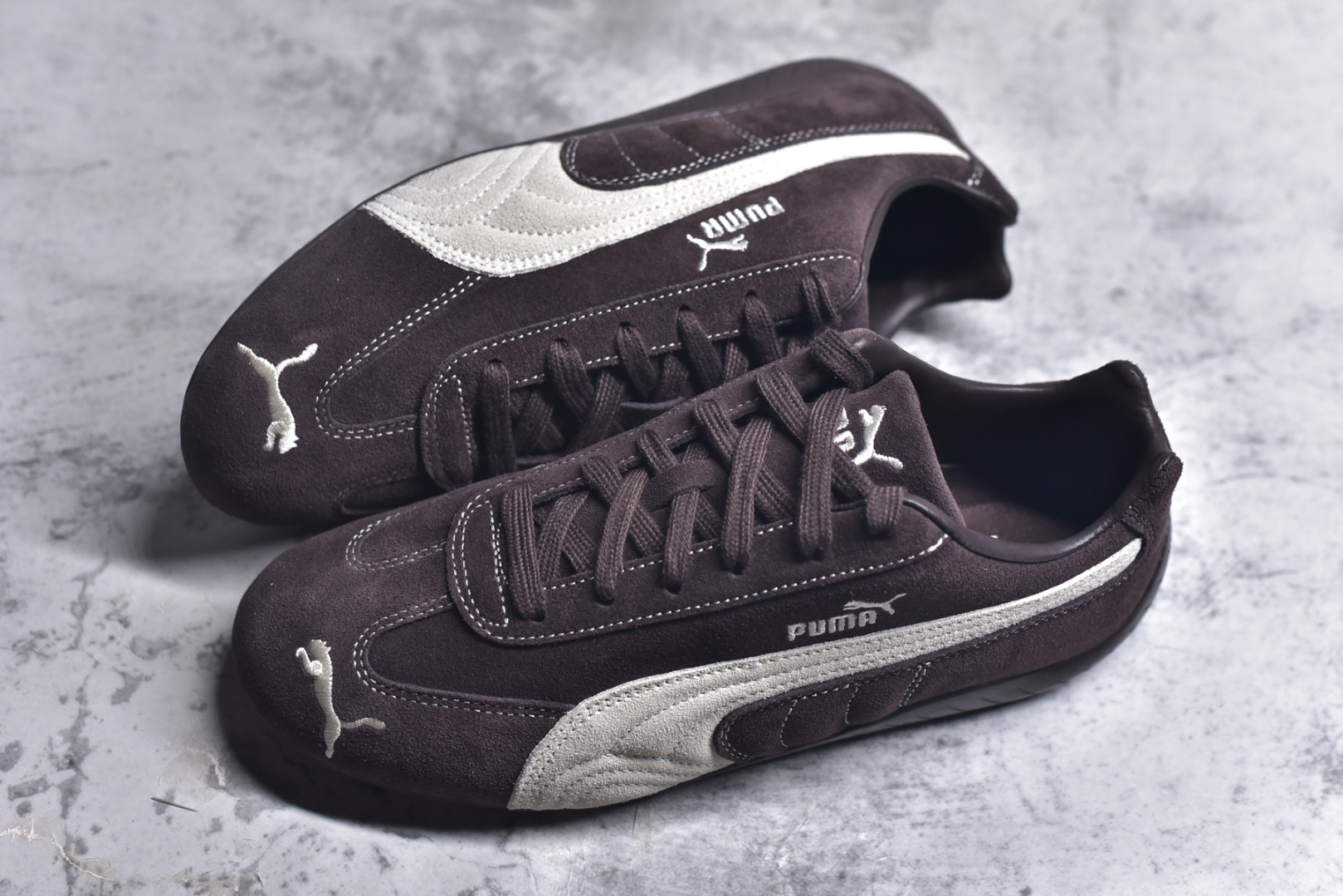 图片[7]-#Ferrari x Puma Speedcet 联名彪马低帮复古运动休闲赛车跑鞋 以趣味十足又前卫复古的设计引领潮流，将赛道精神融入街头时尚，开启前卫竞速之旅。融入经典配色，主打前卫复古风。鞋款的鞋侧以复古的流线造型，缀以经典Logo，巧妙吸睛；麂皮+网眼融合舒适鞋面，赋予了独特的个性美学，演绎赛车的无尽能量。 货号：403903-01 尺码：36 37 37.5 38 38.5 39 40 40.5 41 42 42.5 43 44 45-选品中心