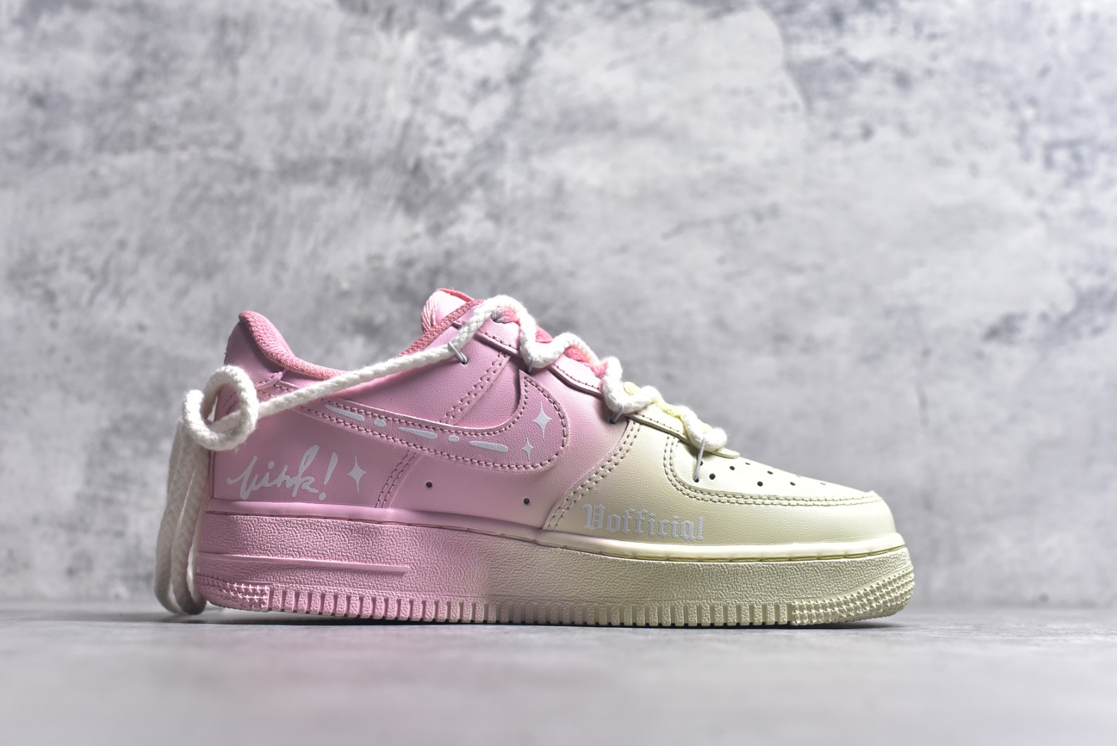 图片[3]-#Nike Air Force 1\’07 Low \”Purple Butterfly\” 手绘涂鸦 粉黄信仰 空军一号低帮休闲板鞋 QR2032-520 #在奇妙的想象世界里，粉黄信仰悄然诞生。粉色，象征着甜美、纯真与温柔，如同春日里绽放的烂漫花朵，带来温暖与美好；黄色，代表着光明、希望与活力，仿若那耀眼的太阳，驱散黑暗，给予人们前行的力量 尺码：36 36.5 37.5 38 38.5 39 40 40.5 41 42 42.5 43 44 44.5 45 9.D4-选品中心