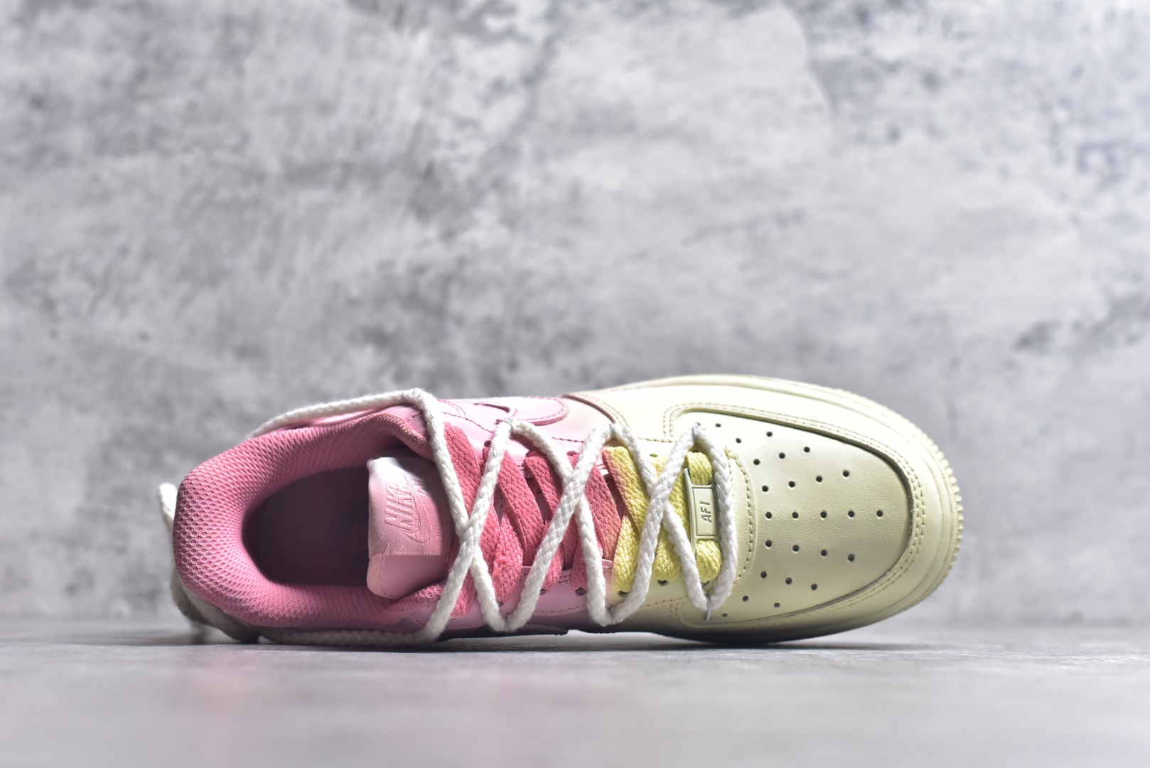 图片[4]-#Nike Air Force 1\’07 Low \”Purple Butterfly\” 手绘涂鸦 粉黄信仰 空军一号低帮休闲板鞋 QR2032-520 #在奇妙的想象世界里，粉黄信仰悄然诞生。粉色，象征着甜美、纯真与温柔，如同春日里绽放的烂漫花朵，带来温暖与美好；黄色，代表着光明、希望与活力，仿若那耀眼的太阳，驱散黑暗，给予人们前行的力量 尺码：36 36.5 37.5 38 38.5 39 40 40.5 41 42 42.5 43 44 44.5 45 9.D4-选品中心