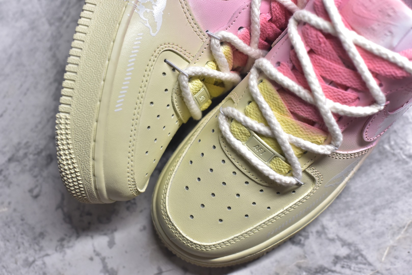 图片[8]-#Nike Air Force 1\’07 Low \”Purple Butterfly\” 手绘涂鸦 粉黄信仰 空军一号低帮休闲板鞋 QR2032-520 #在奇妙的想象世界里，粉黄信仰悄然诞生。粉色，象征着甜美、纯真与温柔，如同春日里绽放的烂漫花朵，带来温暖与美好；黄色，代表着光明、希望与活力，仿若那耀眼的太阳，驱散黑暗，给予人们前行的力量 尺码：36 36.5 37.5 38 38.5 39 40 40.5 41 42 42.5 43 44 44.5 45 9.D4-选品中心