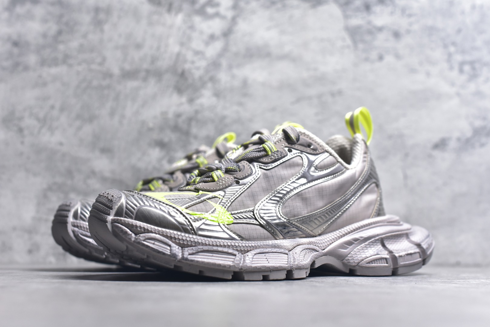 图片[2]-#Balenciaga巴黎世家 3XL 泥色格子布 全套原纸板楦头开发 最原汁原味的灵魂版型 原盒原配 正确字体电绣 粗细、位置、大小正确 侧边TPU 透气孔匹配意产原版 正确分离大底 TPU软底 原版一致大底LOGO 立体感十足 原厂皮料水洗做旧 货号：734734 WXLCR 2077 尺码：35 36 37 38 39 40 41 42 43 44 45 46-选品中心