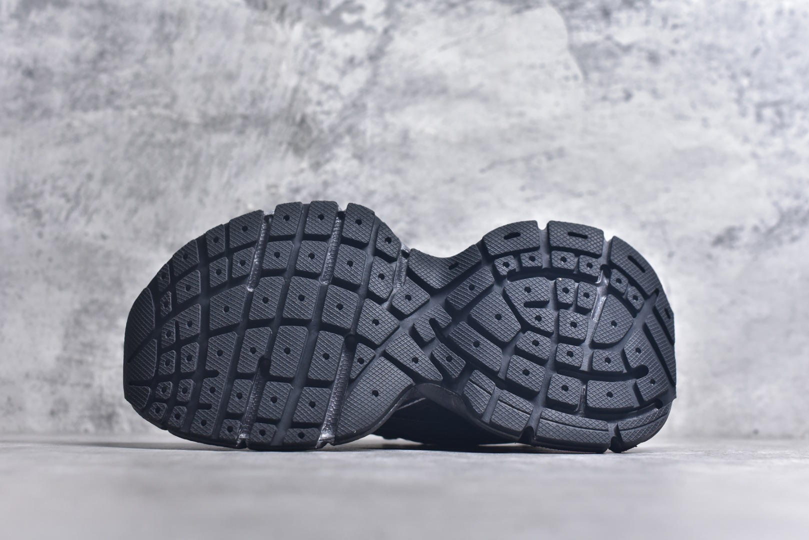 图片[6]-#Balenciaga巴黎世家 3XL 泥色格子布 全套原纸板楦头开发 最原汁原味的灵魂版型 原盒原配 正确字体电绣 粗细、位置、大小正确 侧边TPU 透气孔匹配意产原版 正确分离大底 TPU软底 原版一致大底LOGO 立体感十足 原厂皮料水洗做旧 货号：734734 WXLCR 2077 尺码：35 36 37 38 39 40 41 42 43 44 45 46-选品中心