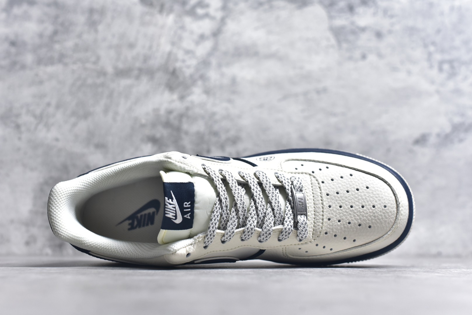 图片[4]-#Nike Air Force 1\’07 Low 斯图西联名 双拼米蓝 空军一号低帮休闲板鞋 QW5836-009 #原楦头原纸板 原装鞋盒 定制五金配件 内置全掌气垫 原厂鞋底 尺码：36 36.5 37.5 38 38.5 39 40 40.5 41 42 42.5 43 44 44.5 45 9.D4-选品中心