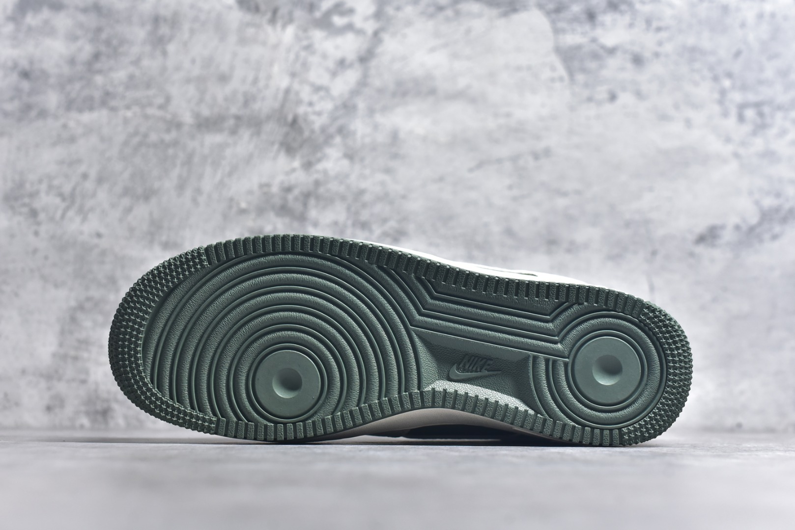 图片[6]-#Nike Air Force 1\’07 Low 古驰联名 橄榄绿鬼脸 空军一号低帮休闲板鞋 KK1988-095 #原楦头原纸板 原装鞋盒 定制五金配件 内置全掌气垫 原厂鞋底 尺码：36 36.5 37.5 38 38.5 39 40 40.5 41 42 42.5 43 44 44.5 45 9.D4-选品中心