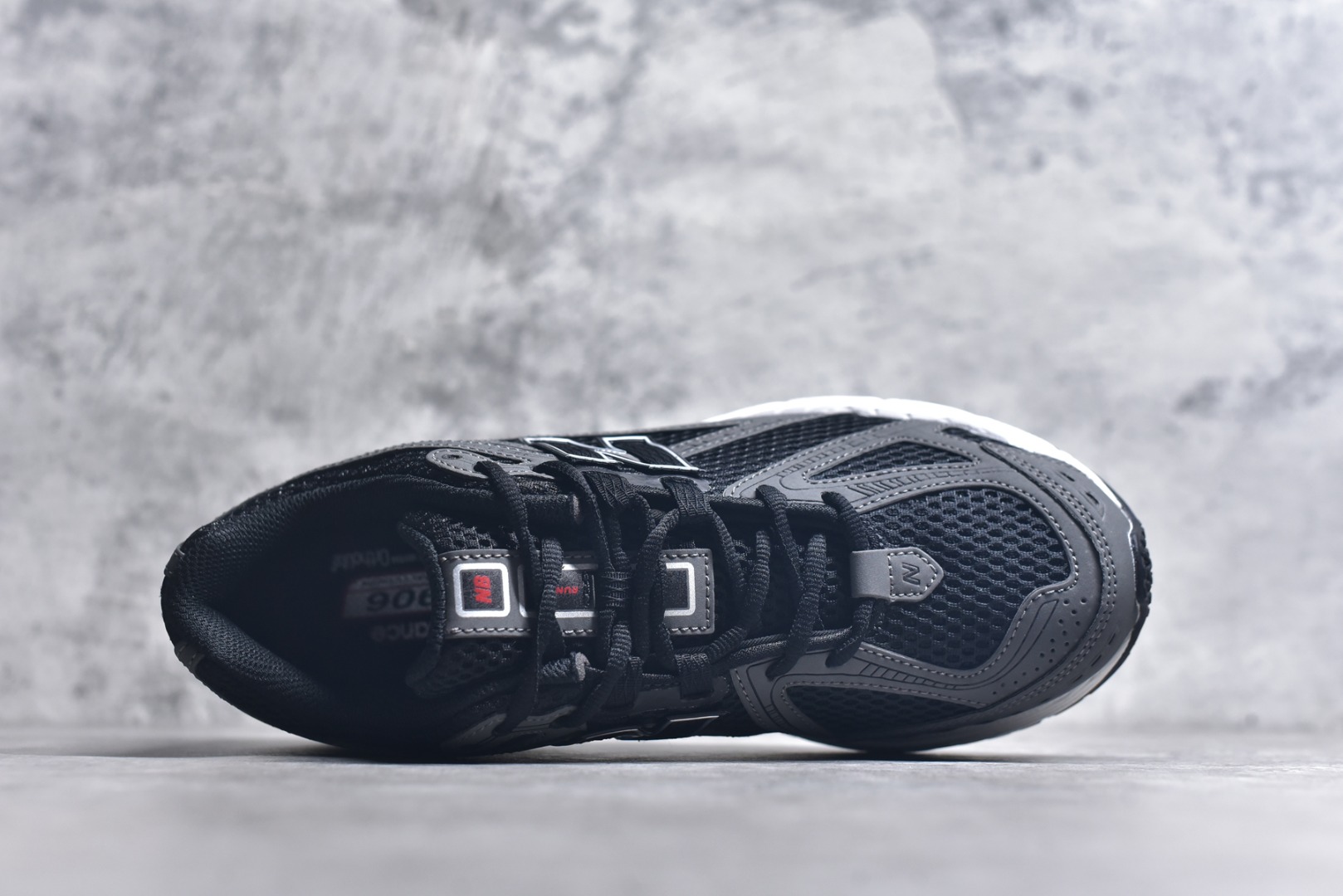 图片[4]-#New Balance M1906R系列 复古老爹防滑耐磨低帮 跑步鞋 男女同款 采用轻质牛剖革拼接透气网眼衬垫织物鞋面材质 T-Beam大底提供足步弓支撑 保持步态稳定 后跟搭载外露缓震胶 网眼衬垫通过不规律的色块实现做旧的美感 泛黄的鞋底更是进一步增添了复古气息 货号：U1906RCB 尺码：36 37 37.5 38 38.5 39.5 40 40.5 41.5 42 42.5 43 44 45 46.5-选品中心