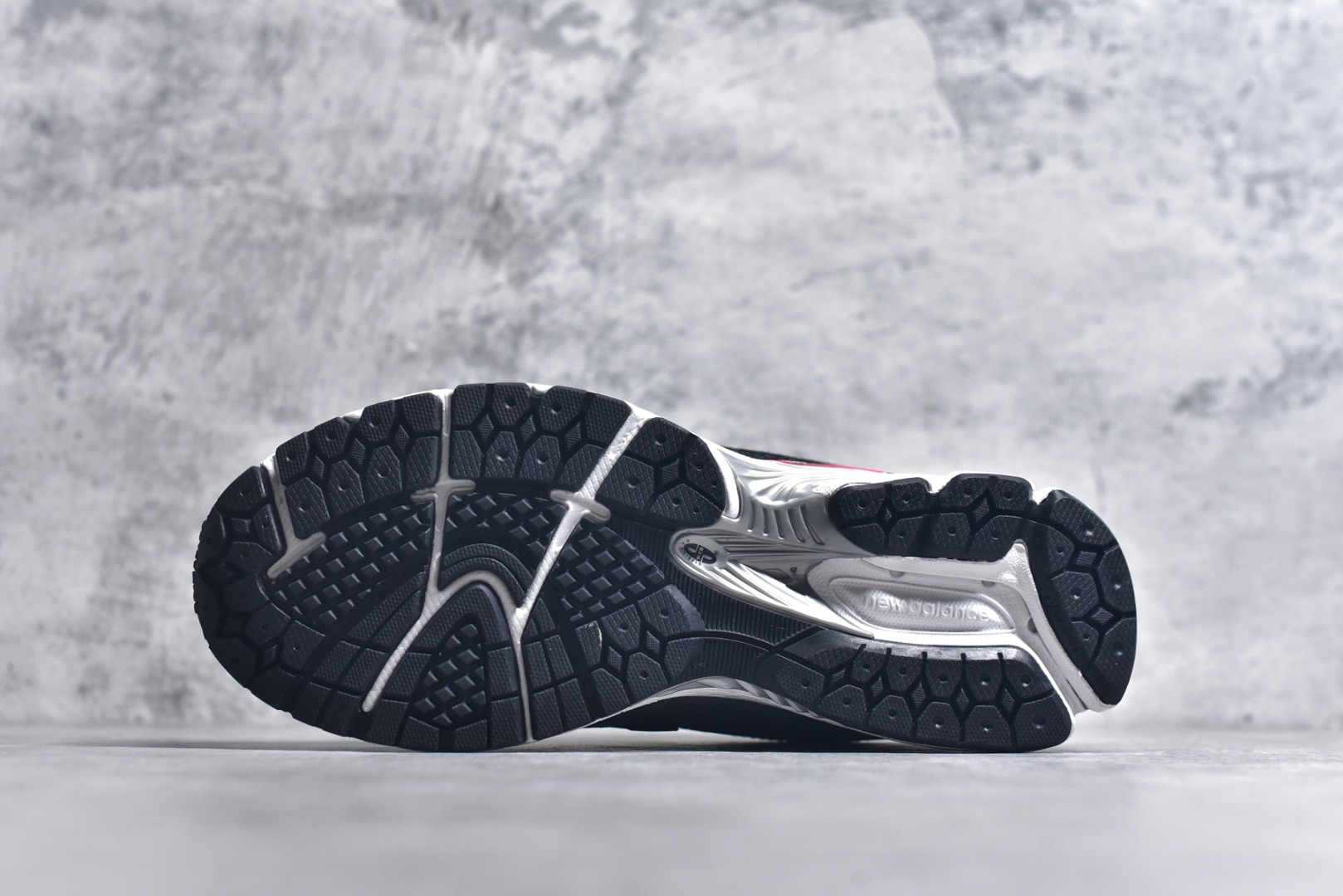 图片[6]-#New Balance M1906R系列 复古老爹防滑耐磨低帮 跑步鞋 男女同款 采用轻质牛剖革拼接透气网眼衬垫织物鞋面材质 T-Beam大底提供足步弓支撑 保持步态稳定 后跟搭载外露缓震胶 网眼衬垫通过不规律的色块实现做旧的美感 泛黄的鞋底更是进一步增添了复古气息 货号：U1906RCB 尺码：36 37 37.5 38 38.5 39.5 40 40.5 41.5 42 42.5 43 44 45 46.5-选品中心