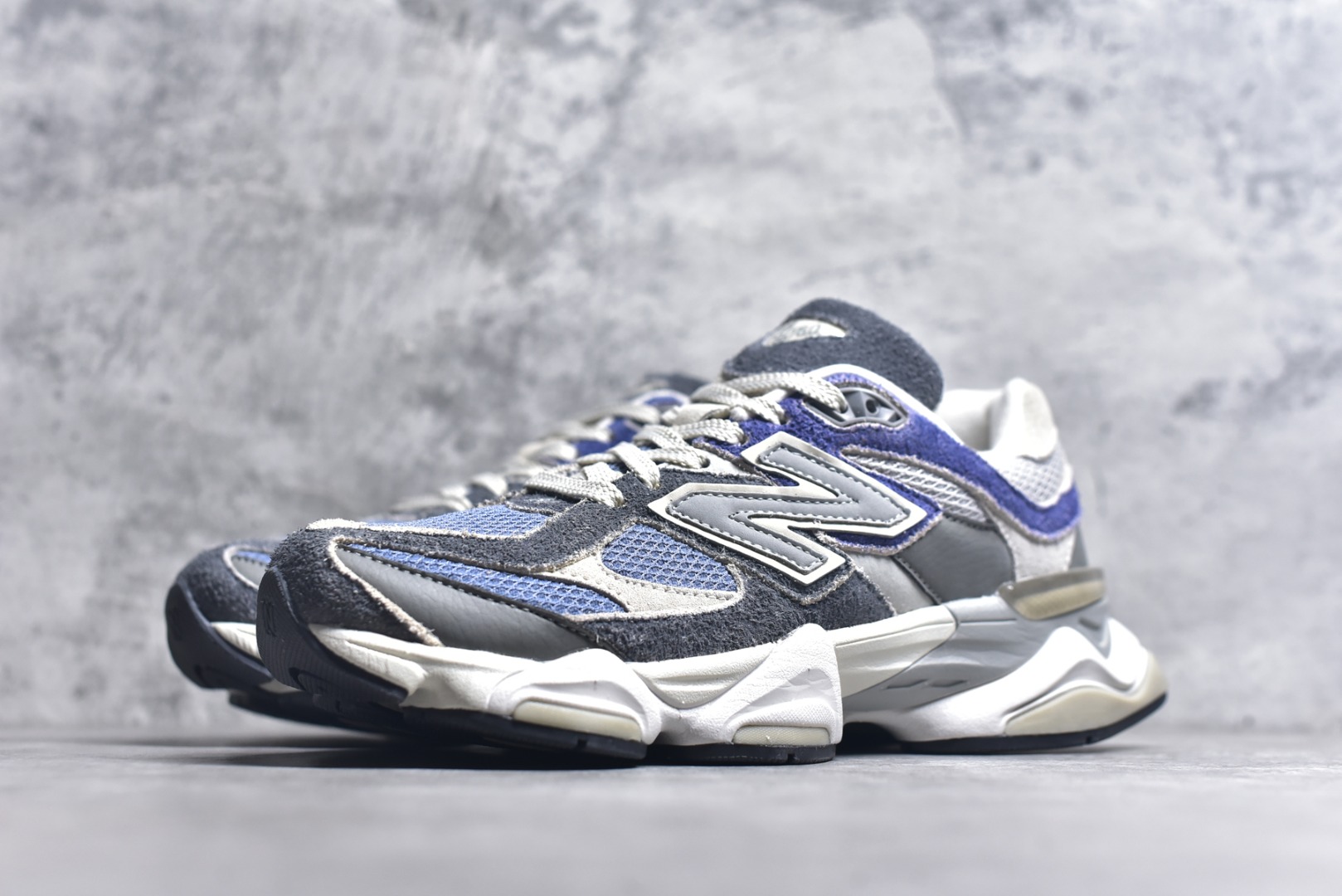 图片[2]-#新百伦New Balance NB9060 联名款 复古休闲运动慢跑鞋 鞋款灵感源自设计师本人对夏日的怀日回忆。鞋面大身由空间双格及磨砂鞋面拼接而生，夏日氛围拉满#采用大面积网眼以及麂皮材质覆盖鞋身，还原经典气质。搭载ABZORB避震科技，由泡沫聚酯制成，上脚可以有效减少由鞋底反弹对身体及双腿的冲击力 尺码：36 37 37.5 38 38.5 39.5 40 40.5 41.5 42 42.5 43 44 45 货号U9060NTA-选品中心