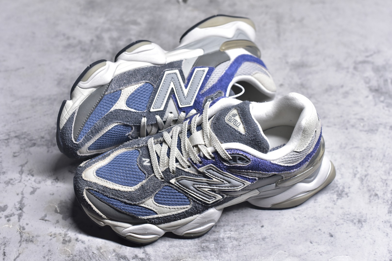 图片[7]-#新百伦New Balance NB9060 联名款 复古休闲运动慢跑鞋 鞋款灵感源自设计师本人对夏日的怀日回忆。鞋面大身由空间双格及磨砂鞋面拼接而生，夏日氛围拉满#采用大面积网眼以及麂皮材质覆盖鞋身，还原经典气质。搭载ABZORB避震科技，由泡沫聚酯制成，上脚可以有效减少由鞋底反弹对身体及双腿的冲击力 尺码：36 37 37.5 38 38.5 39.5 40 40.5 41.5 42 42.5 43 44 45 货号U9060NTA-选品中心