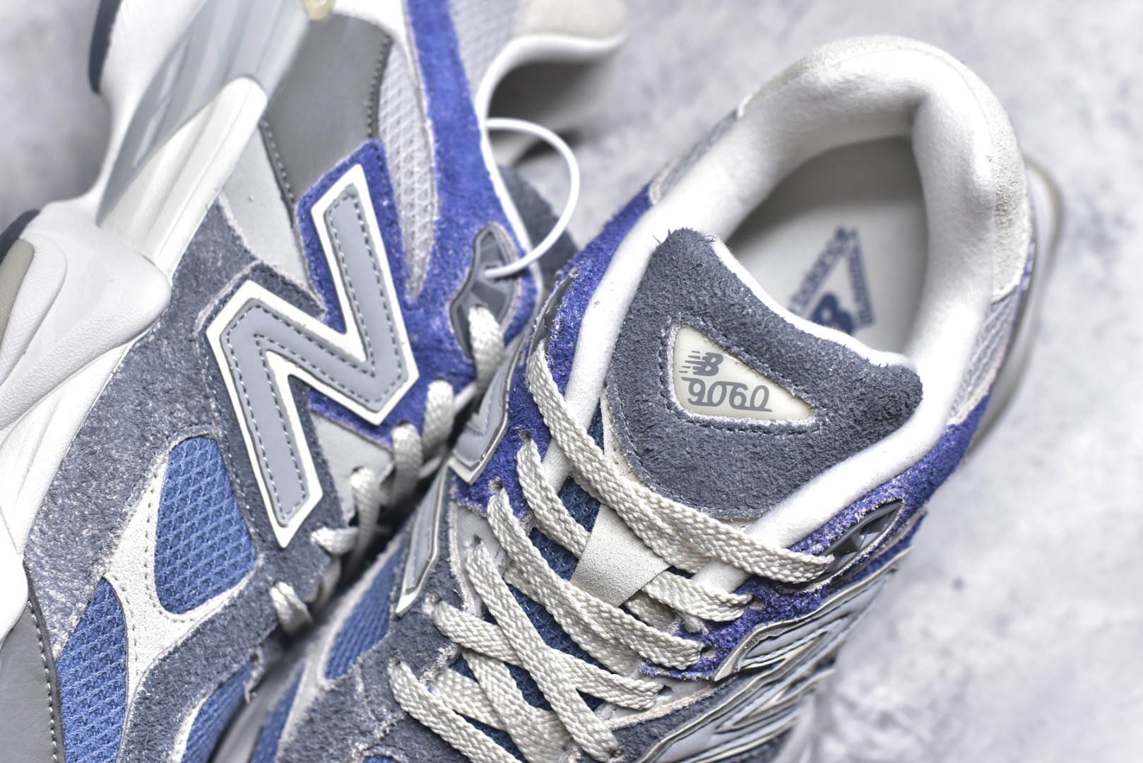 图片[9]-#新百伦New Balance NB9060 联名款 复古休闲运动慢跑鞋 鞋款灵感源自设计师本人对夏日的怀日回忆。鞋面大身由空间双格及磨砂鞋面拼接而生，夏日氛围拉满#采用大面积网眼以及麂皮材质覆盖鞋身，还原经典气质。搭载ABZORB避震科技，由泡沫聚酯制成，上脚可以有效减少由鞋底反弹对身体及双腿的冲击力 尺码：36 37 37.5 38 38.5 39.5 40 40.5 41.5 42 42.5 43 44 45 货号U9060NTA-选品中心
