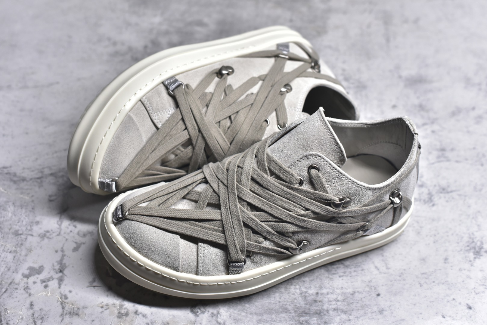 图片[7]-#大匡威米色疯狂绑带 RO / Rick Owens 瑞克·欧文斯【主线】 大匡威/低帮/经典底/疯狂绑带，米灰色 东莞原厂进口全新2025年新材质“高丝光绒感翻毛皮” 鞋带采用水染定织法工艺，高密度之下，透出光泽感！交叉❌疯狂绑带最新设计！ 内里也是全牛皮，一整张牛皮切割，无拼皮、无边角料皮！ TPU大底奶香味！硬度、肤感一比一！鞋底logo钢印清晰正确！ 整张牛皮鞋垫 + 3层夹心泡棉材质（白+粉色），独家私人开模冲孔！ 尺码36 37 38 39 40 41 42 43 44 45 46-选品中心