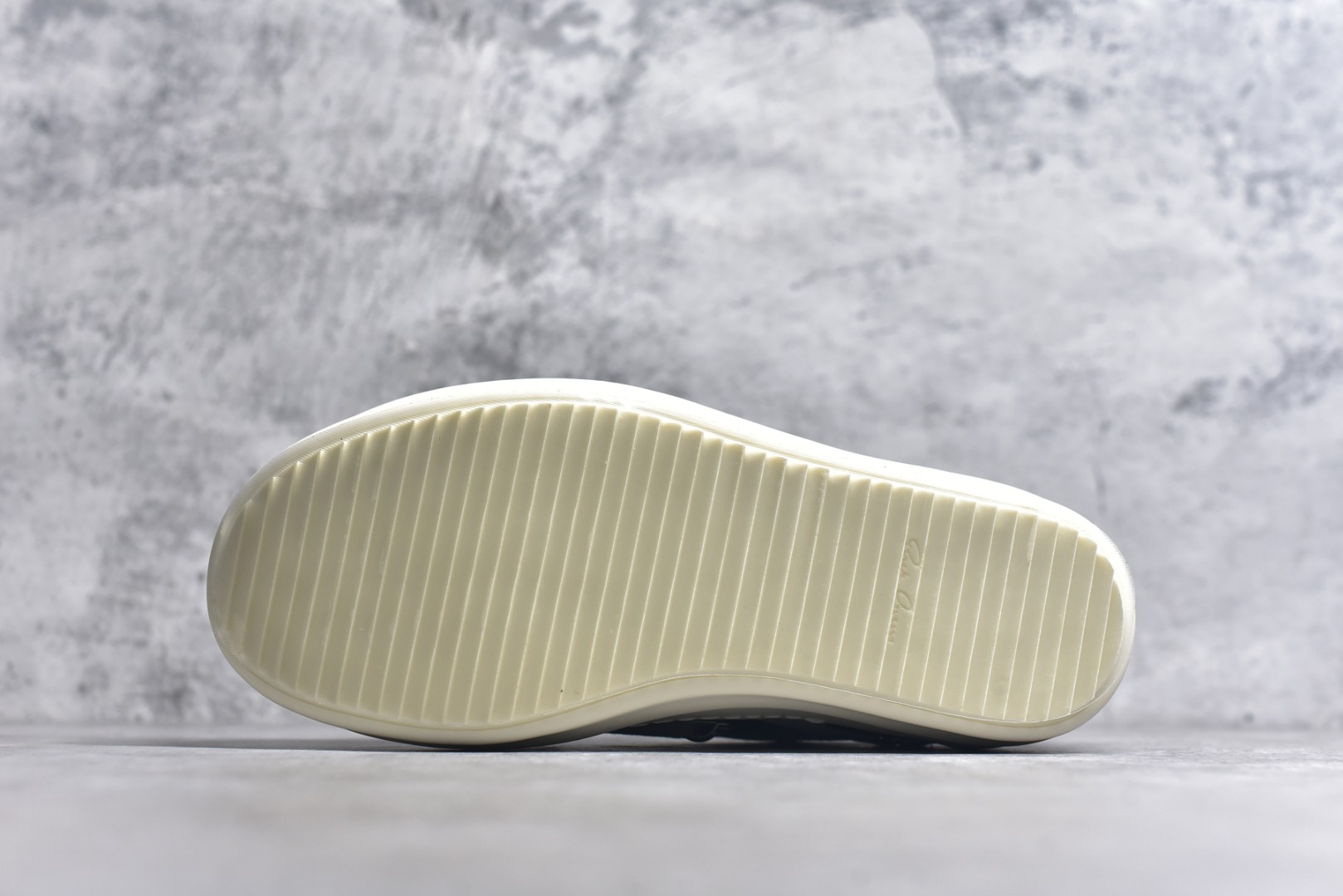 图片[6]-#大匡威棕褐色疯狂绑带 莞产G版，RO / Rick Owens 瑞克·欧文斯【主线】 【款式】 大匡威/低帮/经典底/疯狂绑带，棕褐色色 【皮料】 东莞原厂进口全新2025年新材质“高丝光绒感翻毛皮” 【鞋带】 鞋带采用水染定织法工艺，高密度之下，透出光泽感！交叉❌疯狂绑带最新设计！ 【鞋舌】内里也是全牛皮，一整张牛皮切割，无拼皮、无边角料皮！ 【鞋底】TPU大底奶香味！硬度、肤感一比一！鞋底logo钢印清晰正确！ 【鞋垫】整张牛皮鞋垫 + 3层夹心泡棉材质（白+粉色），独家私人开模冲孔！ 【尺码】 ：36 37 38 39 40 41 42 43 44 45 46-选品中心