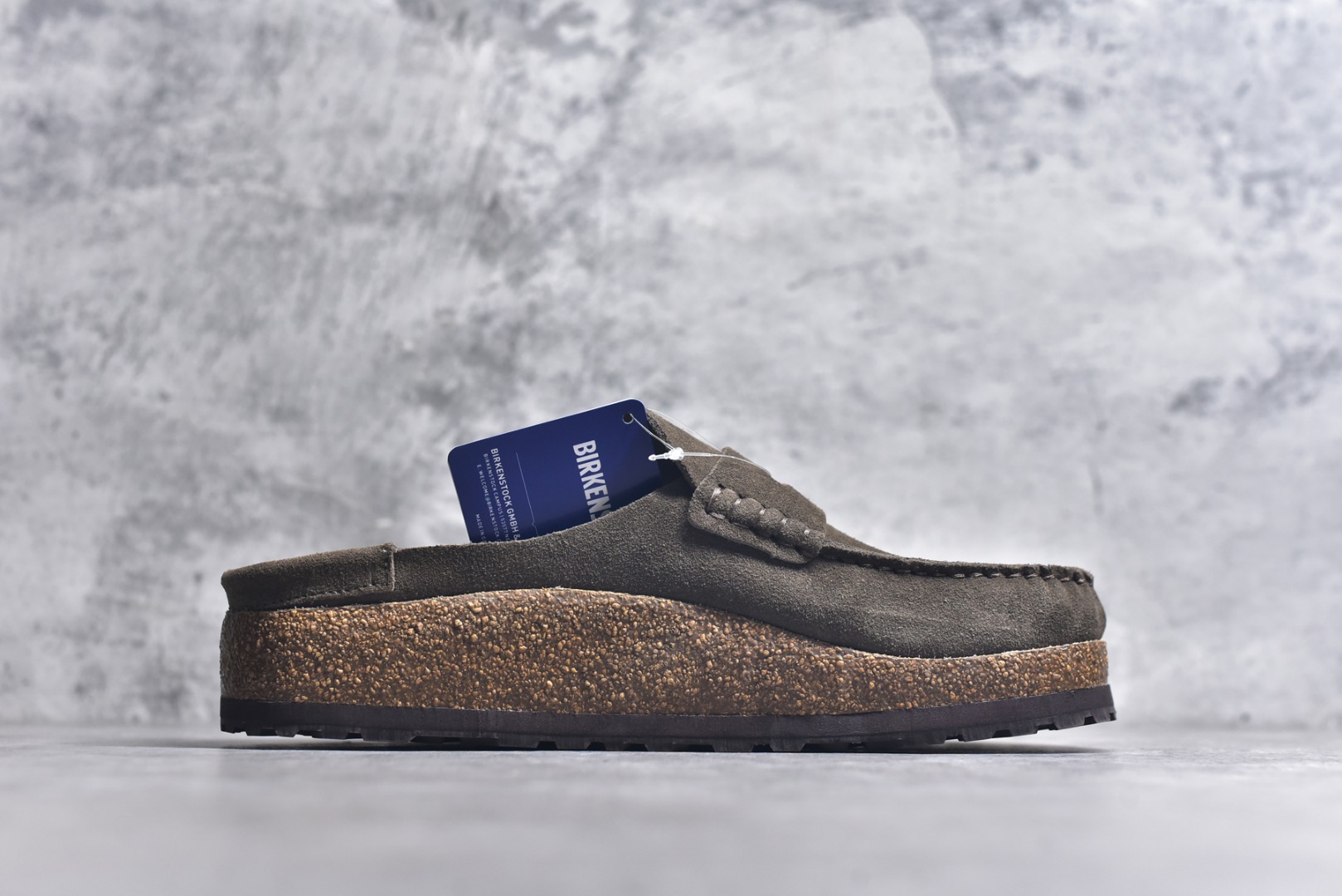 图片[3]-#博肯Birkenstock Naples Wrapped穆勒系列包头乐福牛皮绒面革复古软木底休闲拖鞋 时下大火的老钱风，乐福式设计鞋头增加了优雅的气质！可为各式休闲或优雅造型增添休闲风范。卡其色磨砂牛皮革 实用的马克线阵车在鞋头的手工质感！ 尺码：36-45-选品中心