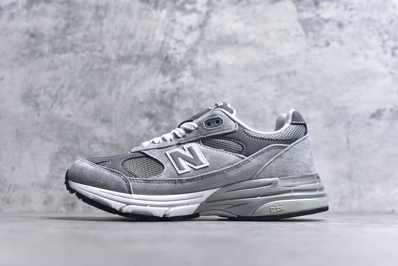 #NB新百伦New Balance in USA MR993GL系列美产血统经典复古休闲运动百搭老爹跑步鞋 升级原楦原纸版开发 正确6层组合底模精密开发 搭载全新碳素中底 后跟透明TPU水晶装饰条稳固❗ 尺码：36 37 37.5 38 38.5 39 40 40.5 41.5 42 42.5 43 44 45-选品中心