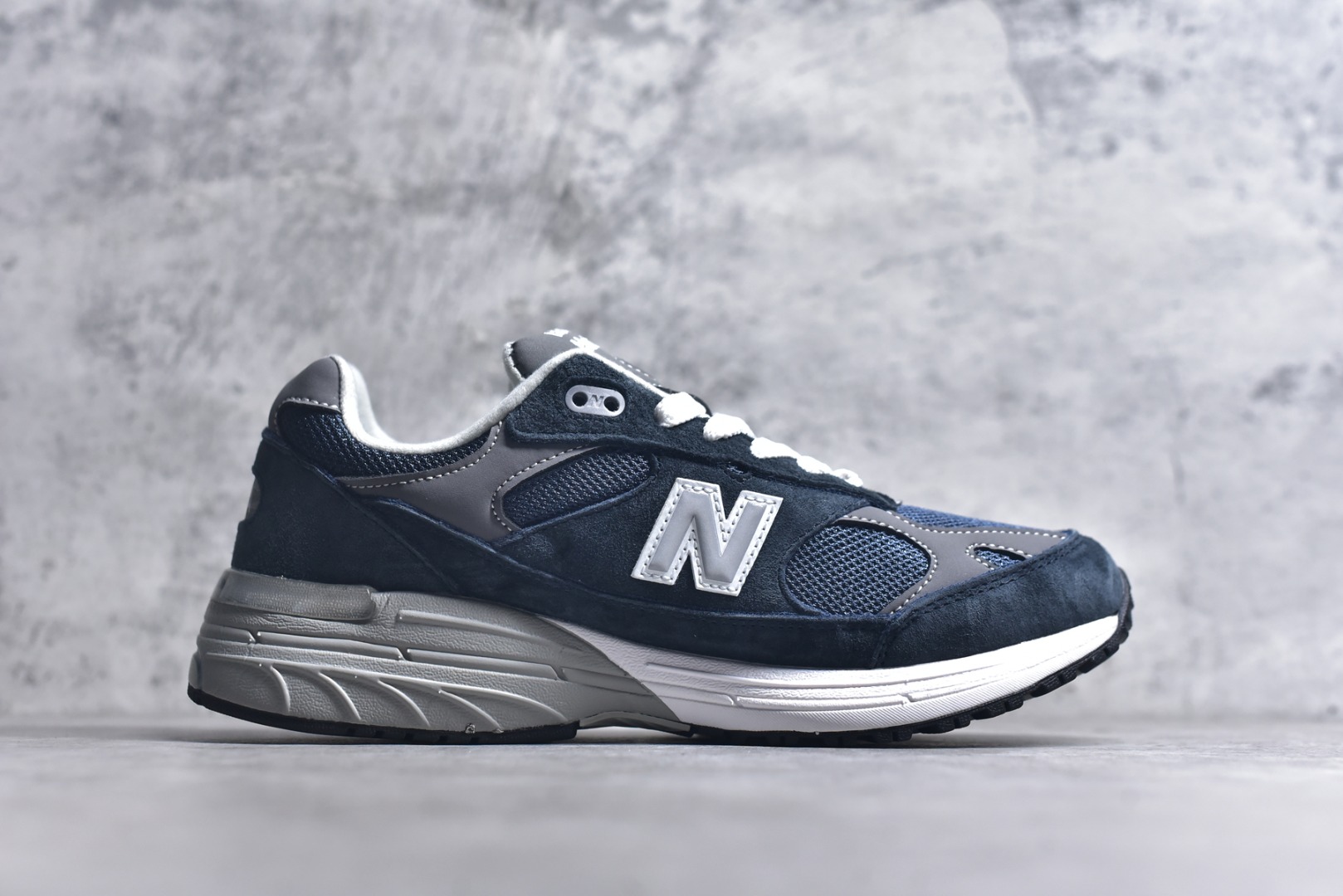图片[3]-#NB新百伦New Balance in USA 系列美产血统经典复古休闲运动百搭老爹跑步鞋 升级原楦原纸版开发 正确6层组合底模精密开发 搭载全新碳素中底 后跟透明TPU水晶装饰条稳固❗ 货号：MR993NV MR993GL 尺码：36 37 37.5 38 38.5 39 40 40.5 41.5 42 42.5 43 44 45-选品中心