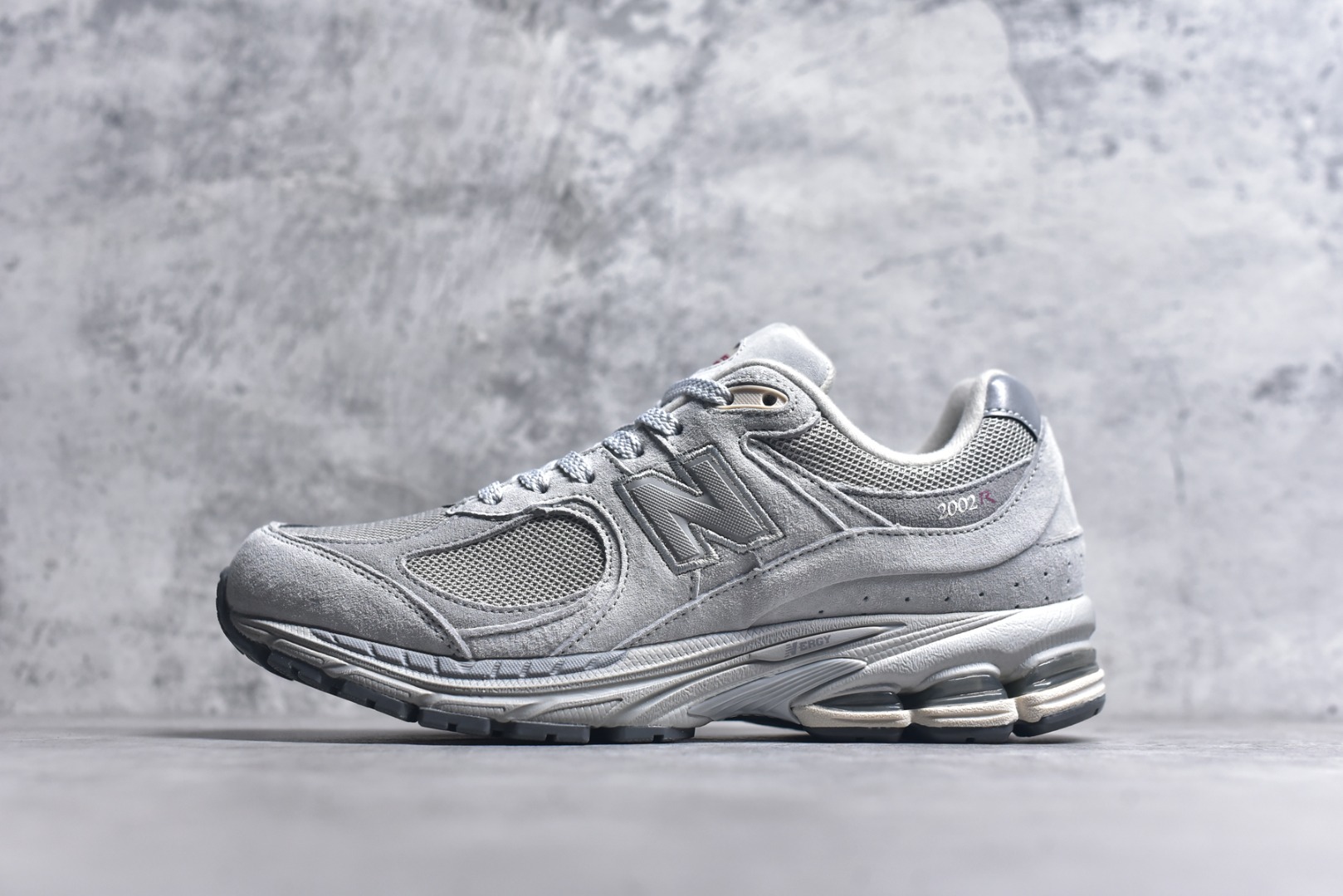 #New Balance NB 2002R 灰色 货号：U2002REE 尺码：36 36.5 37 38.5 39 40 40.5 41 42 42.5 43 44 44.5 45 46 46.5-选品中心