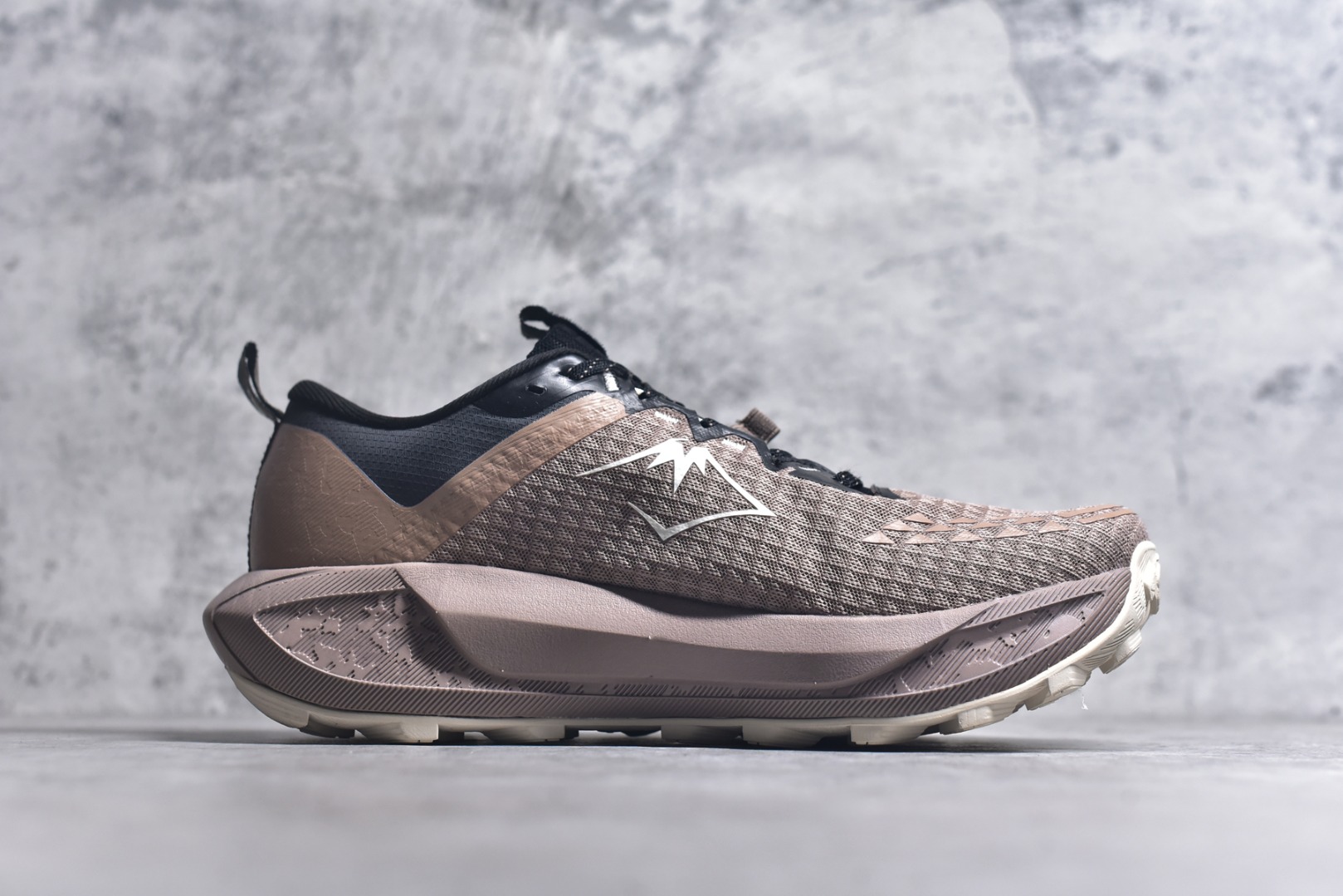 图片[3]-#Asics Gel-Trabuco 13 复古亚瑟士透气休闲鞋缓震男子耐磨跑步鞋 鞋面采用无缝线鞋面 贴合脚型 穿着舒适中底360°环绕式GL 提供良好的缓冲性能 货号：1011B973-020 尺码：36 37 37.5 38 38.5 39 39.5 40 40.5 41.5 42 42.5 43.5 44 44.5 45-选品中心