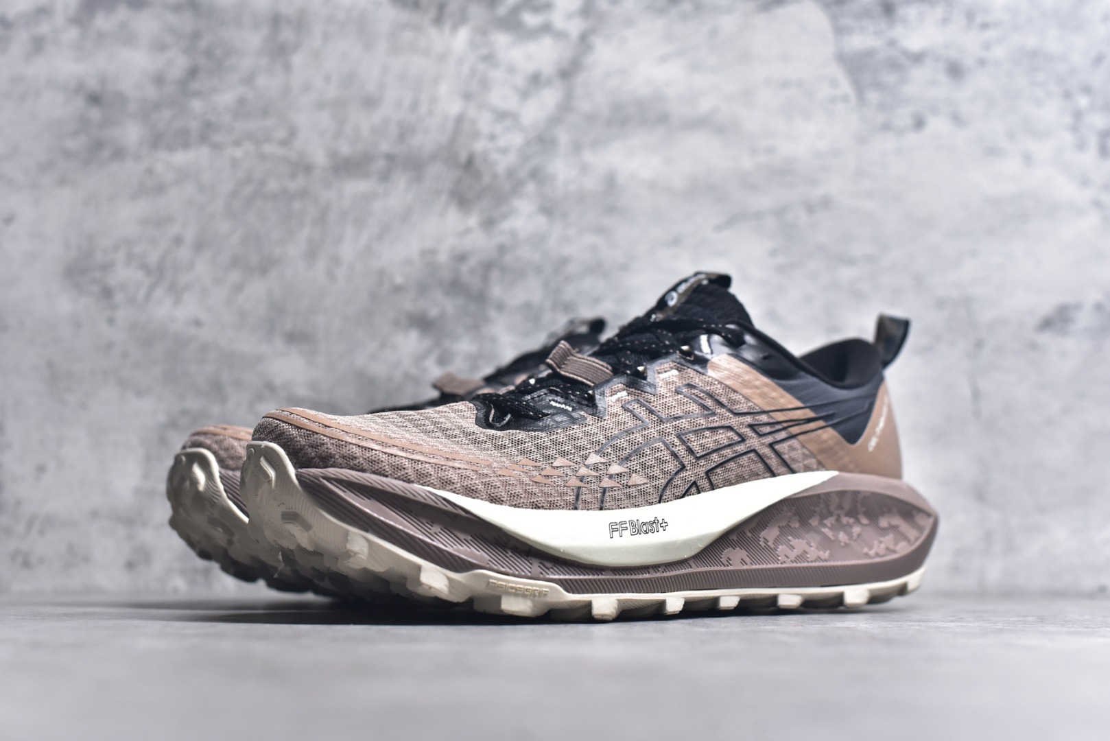 图片[2]-#Asics Gel-Trabuco 13 复古亚瑟士透气休闲鞋缓震男子耐磨跑步鞋 鞋面采用无缝线鞋面 贴合脚型 穿着舒适中底360°环绕式GL 提供良好的缓冲性能 货号：1011B973-020 尺码：36 37 37.5 38 38.5 39 39.5 40 40.5 41.5 42 42.5 43.5 44 44.5 45-选品中心