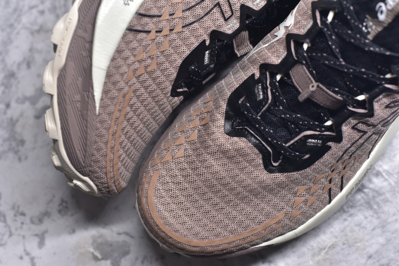 图片[8]-#Asics Gel-Trabuco 13 复古亚瑟士透气休闲鞋缓震男子耐磨跑步鞋 鞋面采用无缝线鞋面 贴合脚型 穿着舒适中底360°环绕式GL 提供良好的缓冲性能 货号：1011B973-020 尺码：36 37 37.5 38 38.5 39 39.5 40 40.5 41.5 42 42.5 43.5 44 44.5 45-选品中心