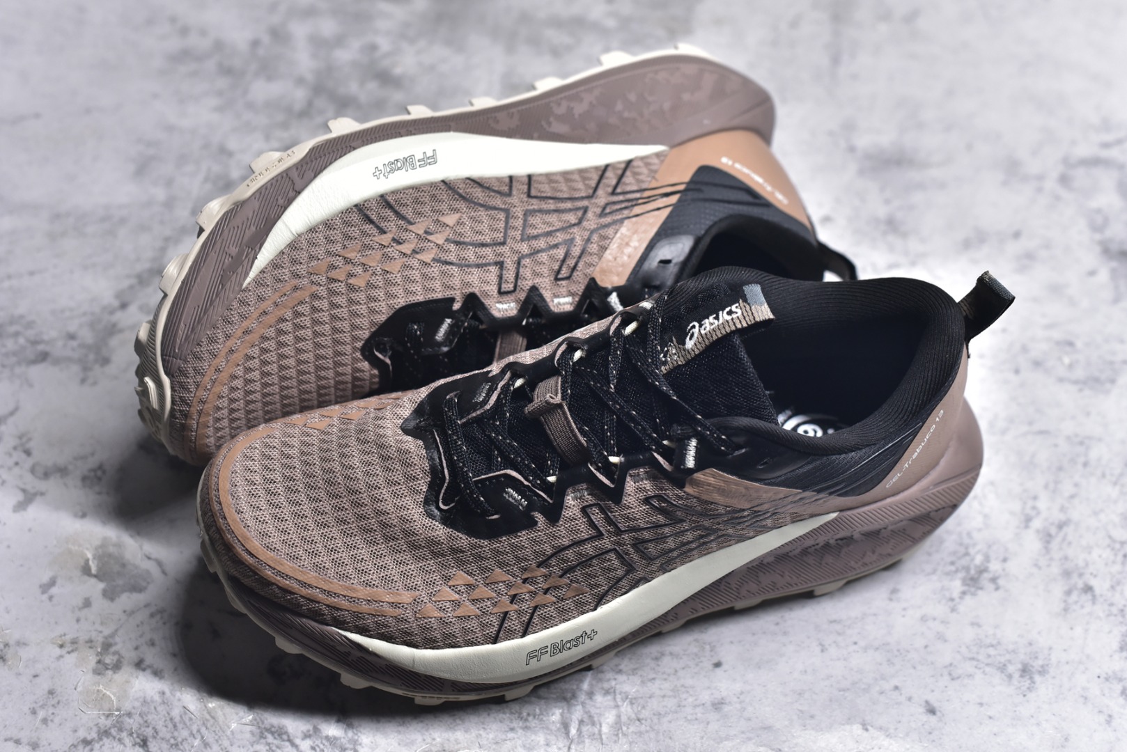 图片[7]-#Asics Gel-Trabuco 13 复古亚瑟士透气休闲鞋缓震男子耐磨跑步鞋 鞋面采用无缝线鞋面 贴合脚型 穿着舒适中底360°环绕式GL 提供良好的缓冲性能 货号：1011B973-020 尺码：36 37 37.5 38 38.5 39 39.5 40 40.5 41.5 42 42.5 43.5 44 44.5 45-选品中心