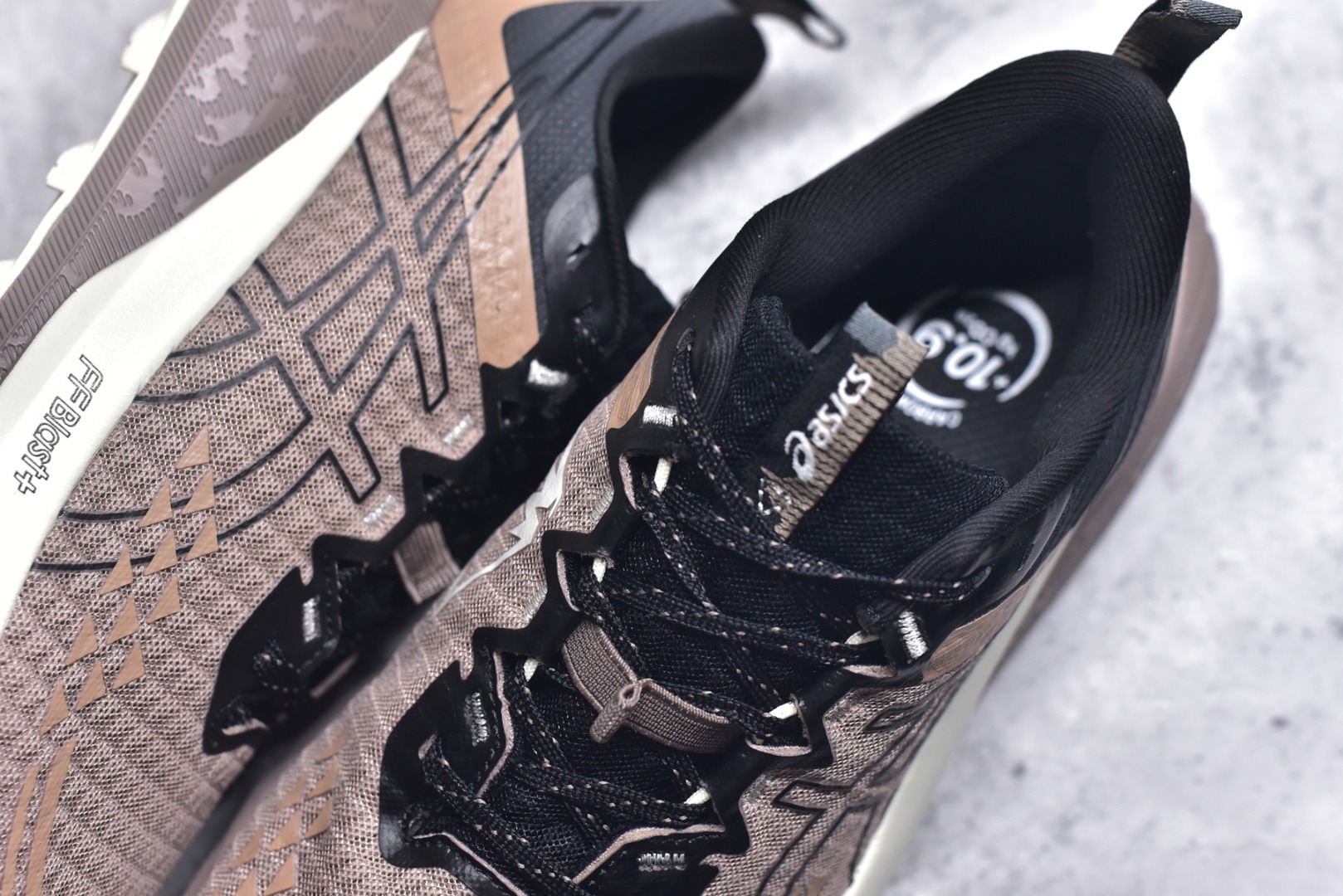 图片[9]-#Asics Gel-Trabuco 13 复古亚瑟士透气休闲鞋缓震男子耐磨跑步鞋 鞋面采用无缝线鞋面 贴合脚型 穿着舒适中底360°环绕式GL 提供良好的缓冲性能 货号：1011B973-020 尺码：36 37 37.5 38 38.5 39 39.5 40 40.5 41.5 42 42.5 43.5 44 44.5 45-选品中心