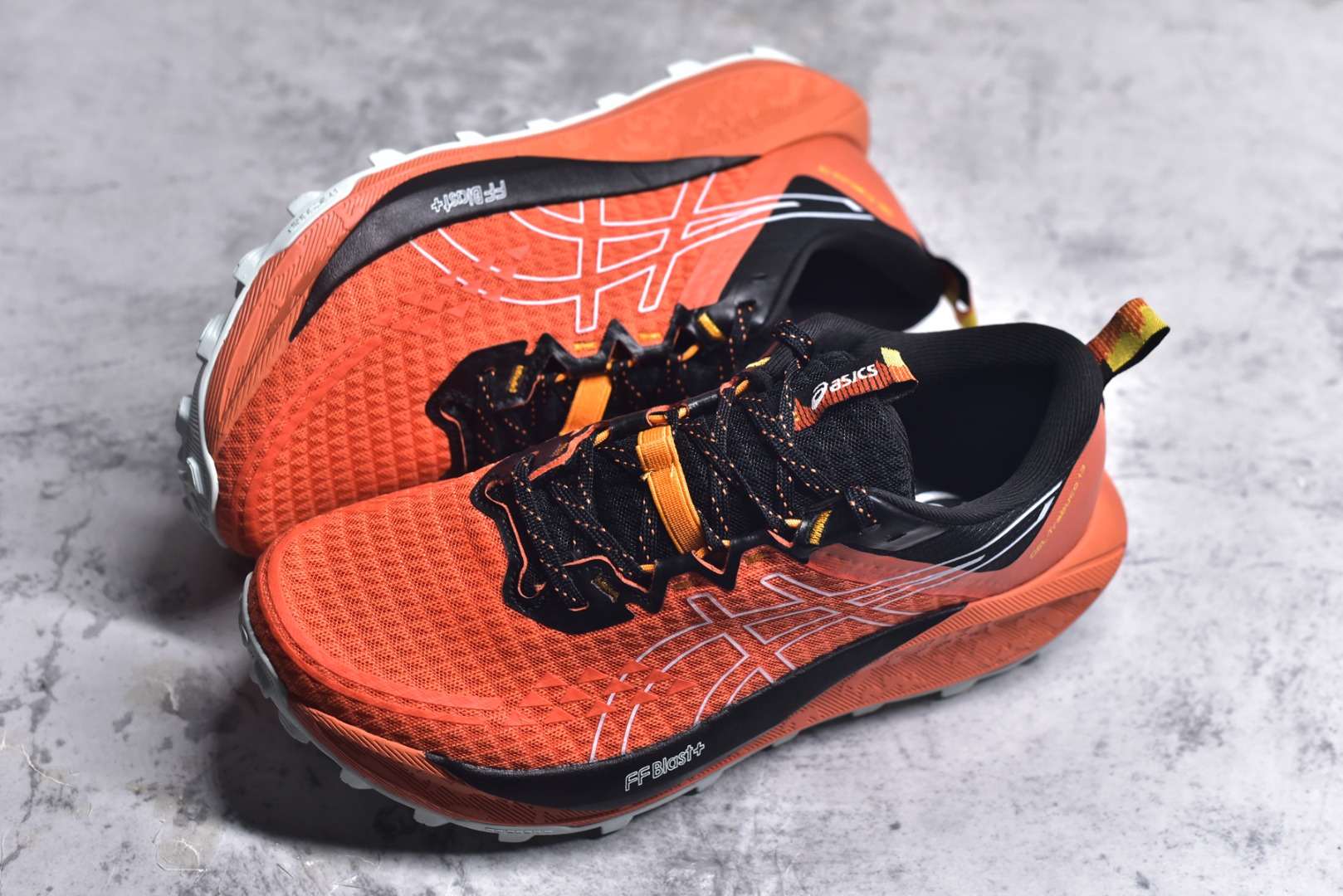 图片[7]-#Asics Gel-Trabuco 13 复古亚瑟士透气休闲鞋缓震男子耐磨跑步鞋 鞋面采用无缝线鞋面 贴合脚型 穿着舒适中底360°环绕式GL 提供良好的缓冲性能 货号：1011B973-800 尺码：36 37 37.5 38 38.5 39 39.5 40 40.5 41.5 42 42.5 43.5 44 44.5 45-选品中心