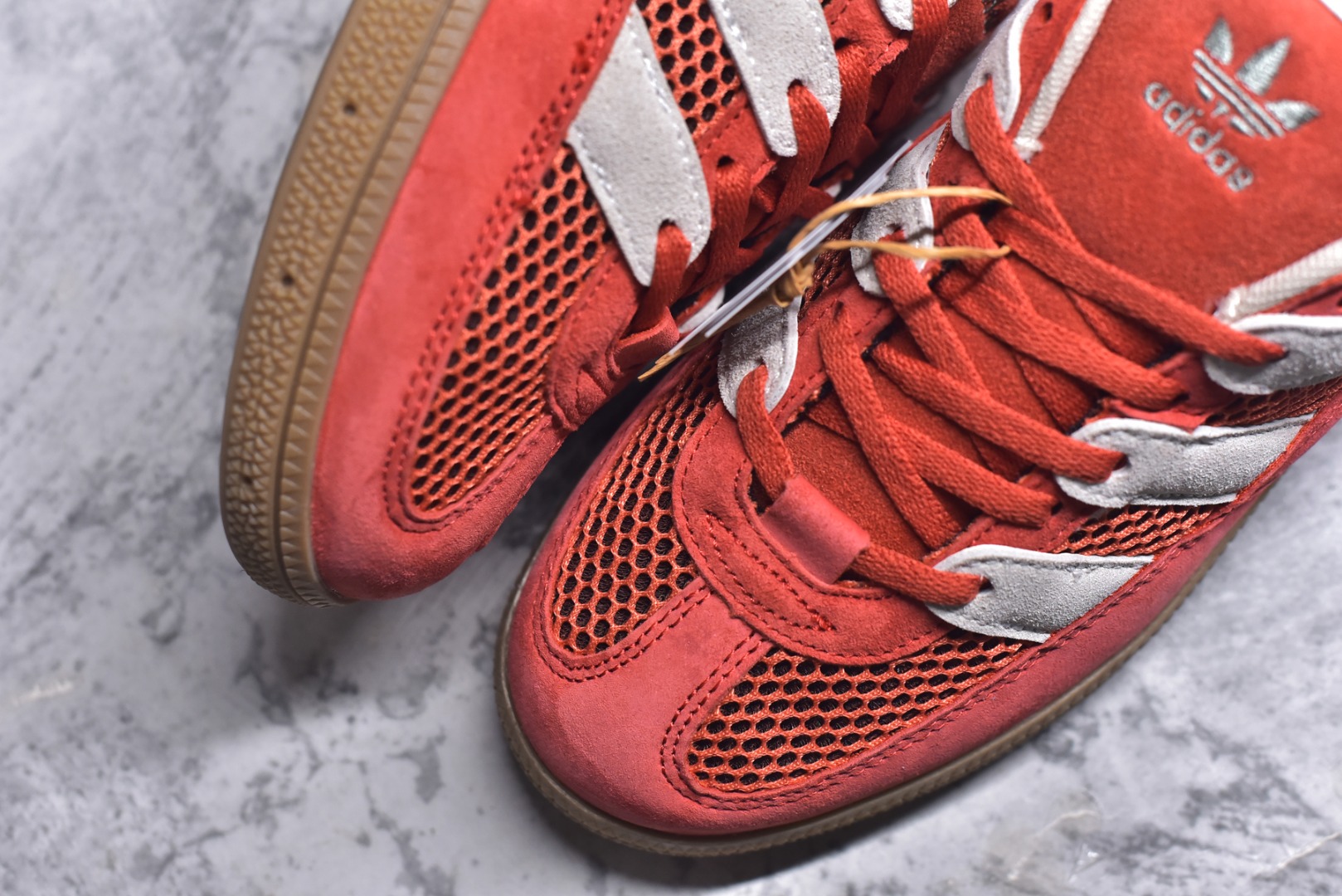 图片[8]-#AD Originals HANDBALL SPEZIAL 百搭舒适 低帮板鞋男女同款 JI2607 这款来自阿迪达斯的这款HANDBALL SPZL前身是一双手球运动鞋，这一次拿来复刻，所以鞋面的主要色彩选用了黑色， 鞋面外侧除了Spezial字母之外还有三叶草标志。Handball SPZL作为复古手球训练鞋与作为室内足球鞋的Samba有着异曲同工之处，但是质感更为出众的鞋身以及丰富的配色选择比起Samba来讲可以说是更胜一筹了！尺码：36 36⅔ 37⅓ 38 38⅔ 39⅓ 40 40⅔ 41⅓ 42 42⅔ 43⅓ 44 45-选品中心