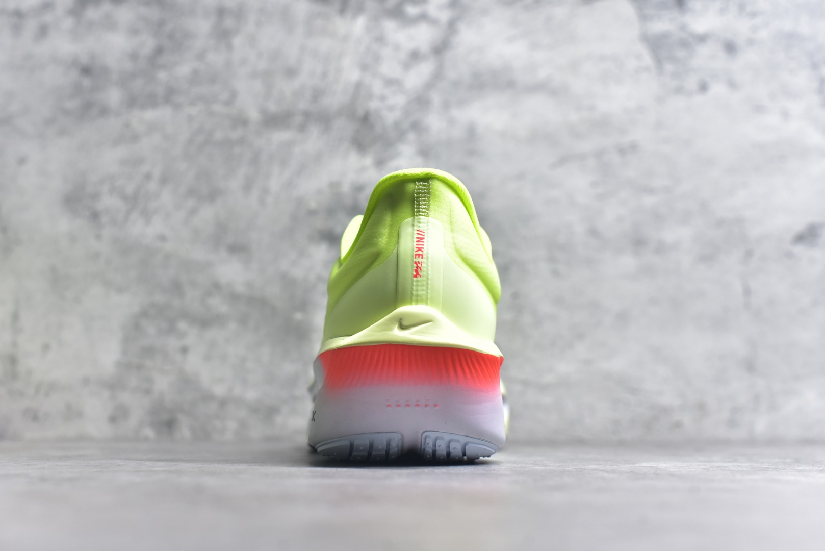 图片[5]-#NK ZoomX Invincible Run Flyknit FK6 Zoom Fly 6轻量飞织低帮休闲运动慢跑鞋 此鞋专为长跑运动员而生 是为5至10公里距离的赛事和训练打造研发过程 货号：FN8454-701 尺码：36 36.5 37.5 38 38.5 39 40 40.5 41 42 42.5 43 44 45-选品中心