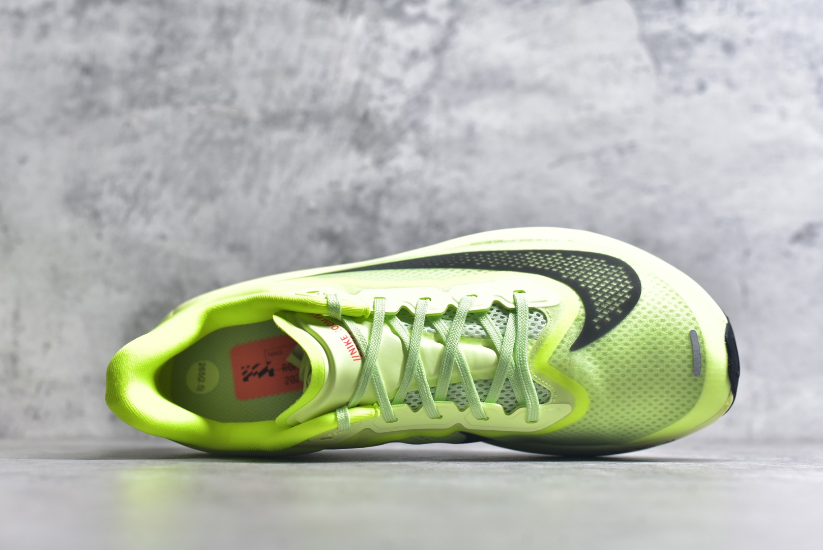 图片[4]-#NK ZoomX Invincible Run Flyknit FK6 Zoom Fly 6轻量飞织低帮休闲运动慢跑鞋 此鞋专为长跑运动员而生 是为5至10公里距离的赛事和训练打造研发过程 货号：FN8454-701 尺码：36 36.5 37.5 38 38.5 39 40 40.5 41 42 42.5 43 44 45-选品中心
