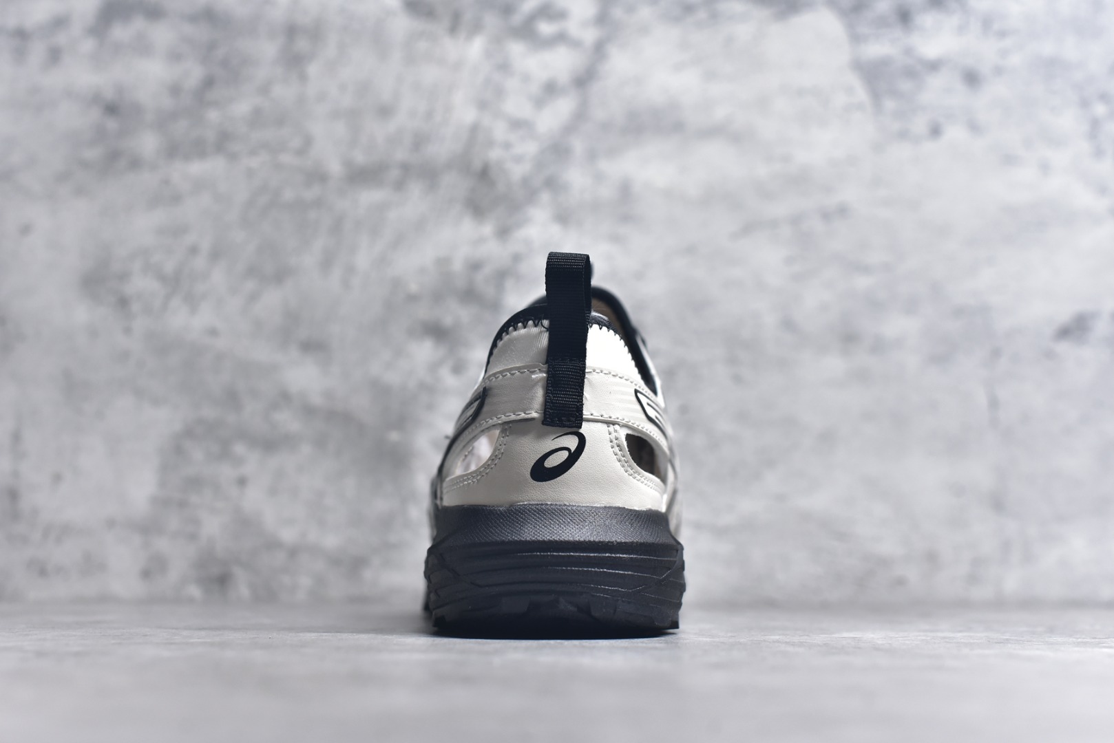 图片[5]-#Asics Gel-Sonoma SE 亚瑟士溯溪鞋涉水鞋洞洞鞋 舒适日常休闲百搭防滑低帮户外徒步舒适随行跑步鞋 无界 路更远 今夏必备 颠覆认知 包裹性超强 脚感非常之舒适 侧面镂空设计 透气性极佳 让微风灌入足底 为沸腾夏日注入清爽能量防滑效果也不错 颜值与性能兼备 各平台实体疯狂种草首选 尺码：36 37.5 38 39 40 40.5 41.5 42 42.5 43.5 44 45 46-选品中心