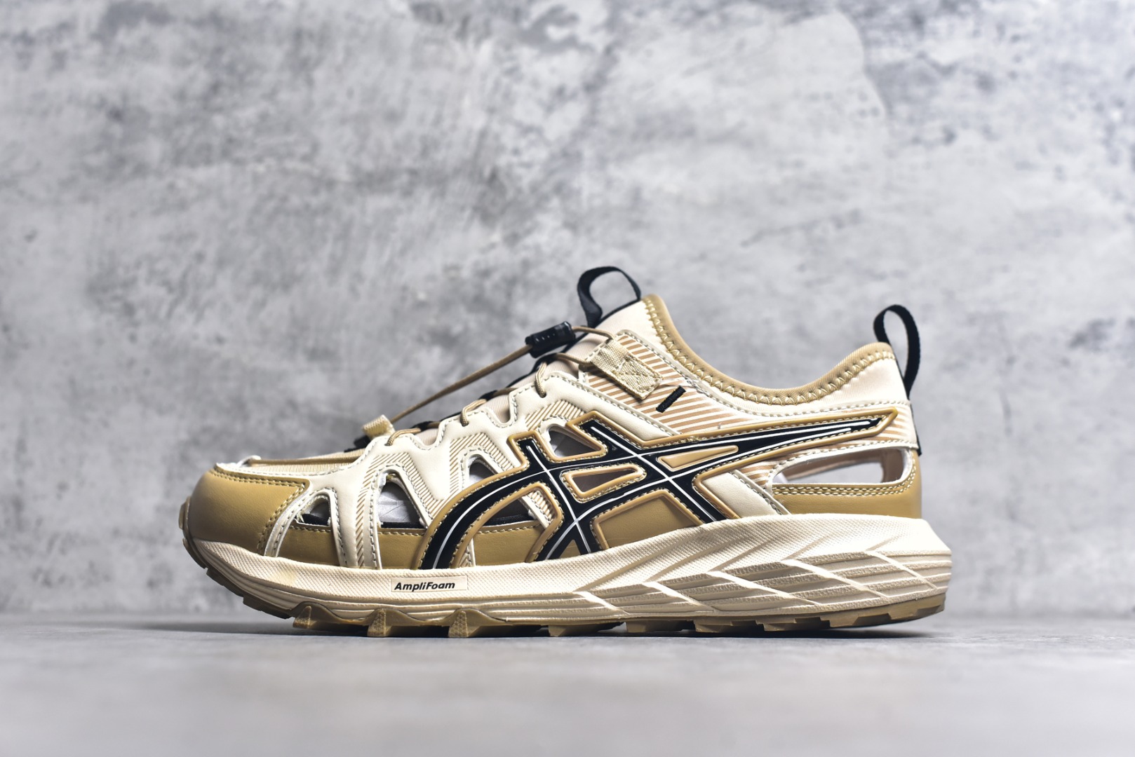 #Asics Gel-Sonoma SE 亚瑟士溯溪鞋涉水鞋洞洞鞋 舒适日常休闲百搭防滑低帮户外徒步舒适随行跑步鞋 无界 路更远 今夏必备 颠覆认知 包裹性超强 脚感非常之舒适 侧面镂空设计 透气性极佳 让微风灌入足底 为沸腾夏日注入清爽能量防滑效果也不错 颜值与性能兼备 各平台实体疯狂种草首选 尺码：36 37.5 38 39 40 40.5 41.5 42 42.5 43.5 44 45 46-选品中心