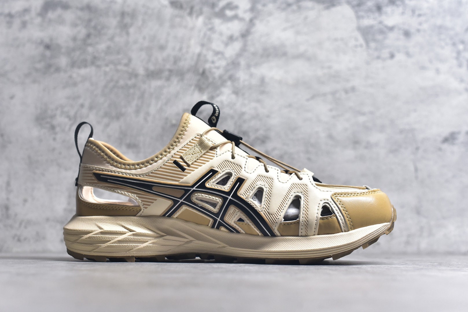 图片[3]-#Asics Gel-Sonoma SE 亚瑟士溯溪鞋涉水鞋洞洞鞋 舒适日常休闲百搭防滑低帮户外徒步舒适随行跑步鞋 无界 路更远 今夏必备 颠覆认知 包裹性超强 脚感非常之舒适 侧面镂空设计 透气性极佳 让微风灌入足底 为沸腾夏日注入清爽能量防滑效果也不错 颜值与性能兼备 各平台实体疯狂种草首选 尺码：36 37.5 38 39 40 40.5 41.5 42 42.5 43.5 44 45 46-选品中心