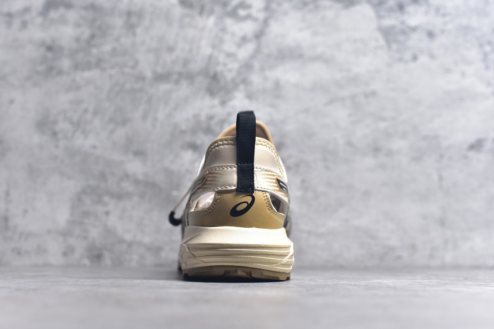 图片[5]-#Asics Gel-Sonoma SE 亚瑟士溯溪鞋涉水鞋洞洞鞋 舒适日常休闲百搭防滑低帮户外徒步舒适随行跑步鞋 无界 路更远 今夏必备 颠覆认知 包裹性超强 脚感非常之舒适 侧面镂空设计 透气性极佳 让微风灌入足底 为沸腾夏日注入清爽能量防滑效果也不错 颜值与性能兼备 各平台实体疯狂种草首选 尺码：36 37.5 38 39 40 40.5 41.5 42 42.5 43.5 44 45 46-选品中心