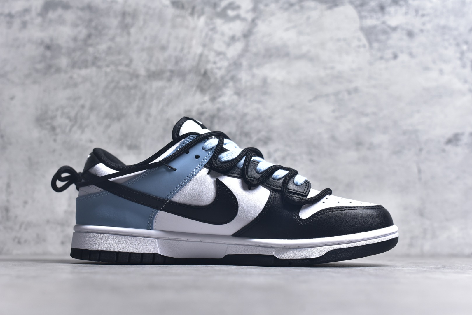 图片[3]-#NK Dunk Low 赢鱼 山海经 黑白蓝 DD1503-101 实力大厂出品 新配色陆续开发 全套原纸板楦头开发 确保原汁原味 完美呈现DUNK版型 一比一鞋头弧度高度鞋身弧度 此版本只针对中端市场 皮料材质有所更替 其他数据细节工艺流程均保持一致 绝不口嗨 细节品控鞋型随意对比 独家私模官方第六代原厂航空铝磨具打磨大底 鞋头坡度极致还原 无解鞋型 原盒原配 圈内天花板工艺 原厂玻璃冲刀 超高清洁度 全鞋零毛边皮料切割 原厂中底布点胶 中底布拉帮走线遵循公司 尺码： 40 40.5 41 42 42.5 43 44 44.5 45 46-选品中心