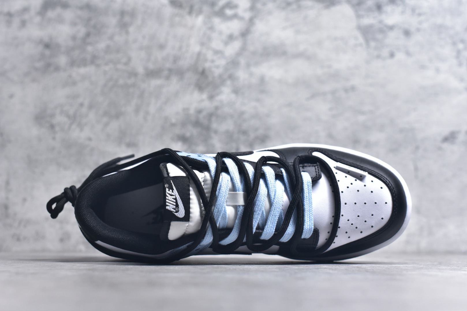 图片[4]-#NK Dunk Low 赢鱼 山海经 黑白蓝 DD1503-101 实力大厂出品 新配色陆续开发 全套原纸板楦头开发 确保原汁原味 完美呈现DUNK版型 一比一鞋头弧度高度鞋身弧度 此版本只针对中端市场 皮料材质有所更替 其他数据细节工艺流程均保持一致 绝不口嗨 细节品控鞋型随意对比 独家私模官方第六代原厂航空铝磨具打磨大底 鞋头坡度极致还原 无解鞋型 原盒原配 圈内天花板工艺 原厂玻璃冲刀 超高清洁度 全鞋零毛边皮料切割 原厂中底布点胶 中底布拉帮走线遵循公司 尺码： 40 40.5 41 42 42.5 43 44 44.5 45 46-选品中心