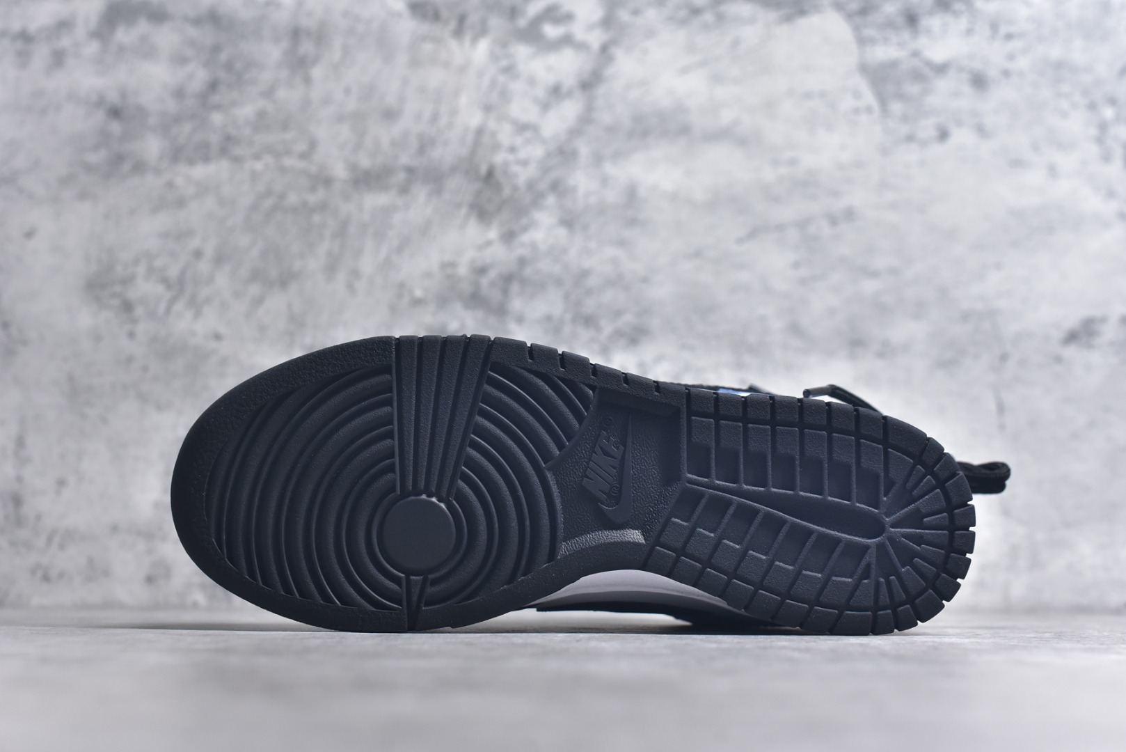 图片[6]-#NK Dunk Low 赢鱼 山海经 黑白蓝 DD1503-101 实力大厂出品 新配色陆续开发 全套原纸板楦头开发 确保原汁原味 完美呈现DUNK版型 一比一鞋头弧度高度鞋身弧度 此版本只针对中端市场 皮料材质有所更替 其他数据细节工艺流程均保持一致 绝不口嗨 细节品控鞋型随意对比 独家私模官方第六代原厂航空铝磨具打磨大底 鞋头坡度极致还原 无解鞋型 原盒原配 圈内天花板工艺 原厂玻璃冲刀 超高清洁度 全鞋零毛边皮料切割 原厂中底布点胶 中底布拉帮走线遵循公司 尺码： 40 40.5 41 42 42.5 43 44 44.5 45 46-选品中心