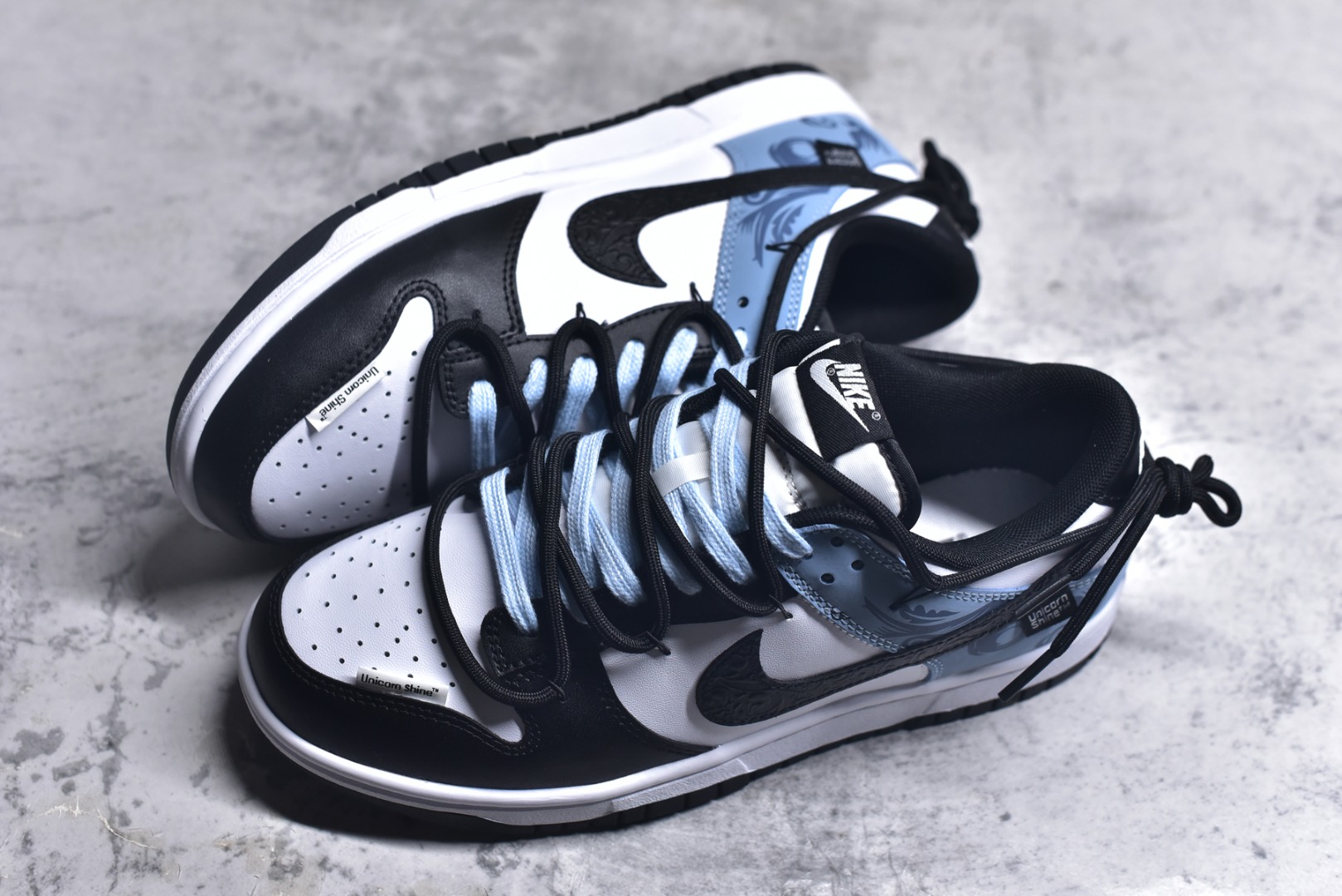 图片[7]-#NK Dunk Low 赢鱼 山海经 黑白蓝 DD1503-101 实力大厂出品 新配色陆续开发 全套原纸板楦头开发 确保原汁原味 完美呈现DUNK版型 一比一鞋头弧度高度鞋身弧度 此版本只针对中端市场 皮料材质有所更替 其他数据细节工艺流程均保持一致 绝不口嗨 细节品控鞋型随意对比 独家私模官方第六代原厂航空铝磨具打磨大底 鞋头坡度极致还原 无解鞋型 原盒原配 圈内天花板工艺 原厂玻璃冲刀 超高清洁度 全鞋零毛边皮料切割 原厂中底布点胶 中底布拉帮走线遵循公司 尺码： 40 40.5 41 42 42.5 43 44 44.5 45 46-选品中心