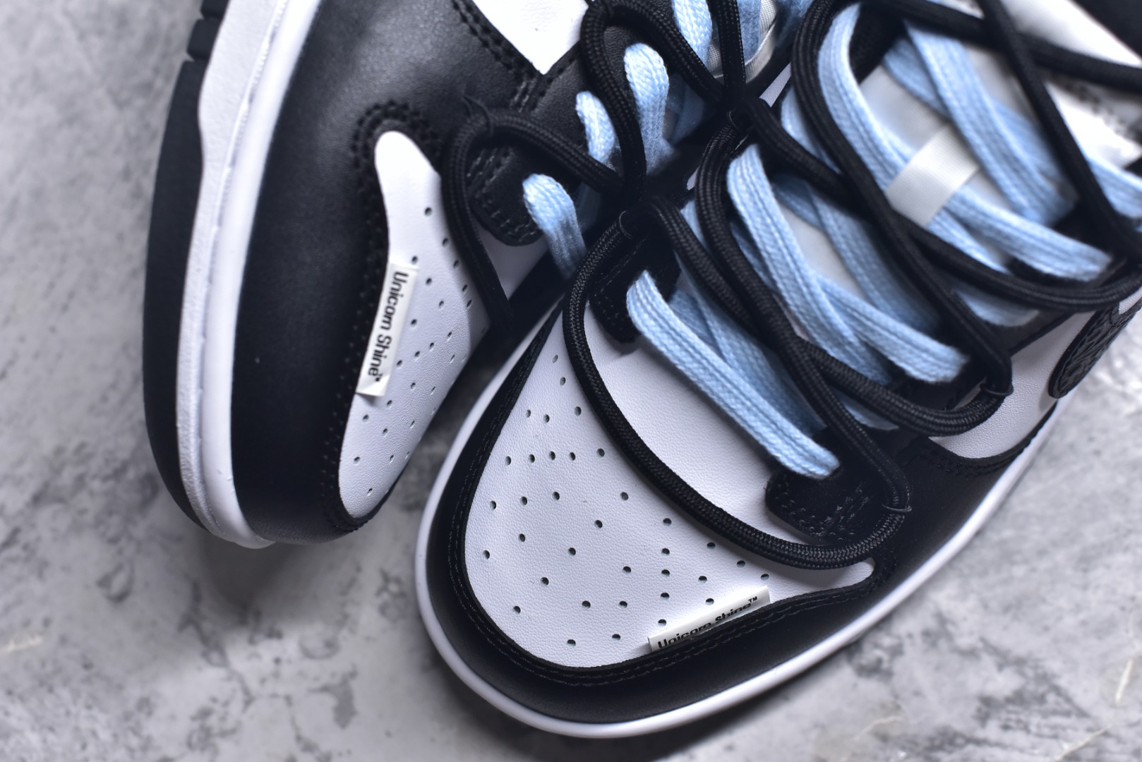 图片[8]-#NK Dunk Low 赢鱼 山海经 黑白蓝 DD1503-101 实力大厂出品 新配色陆续开发 全套原纸板楦头开发 确保原汁原味 完美呈现DUNK版型 一比一鞋头弧度高度鞋身弧度 此版本只针对中端市场 皮料材质有所更替 其他数据细节工艺流程均保持一致 绝不口嗨 细节品控鞋型随意对比 独家私模官方第六代原厂航空铝磨具打磨大底 鞋头坡度极致还原 无解鞋型 原盒原配 圈内天花板工艺 原厂玻璃冲刀 超高清洁度 全鞋零毛边皮料切割 原厂中底布点胶 中底布拉帮走线遵循公司 尺码： 40 40.5 41 42 42.5 43 44 44.5 45 46-选品中心