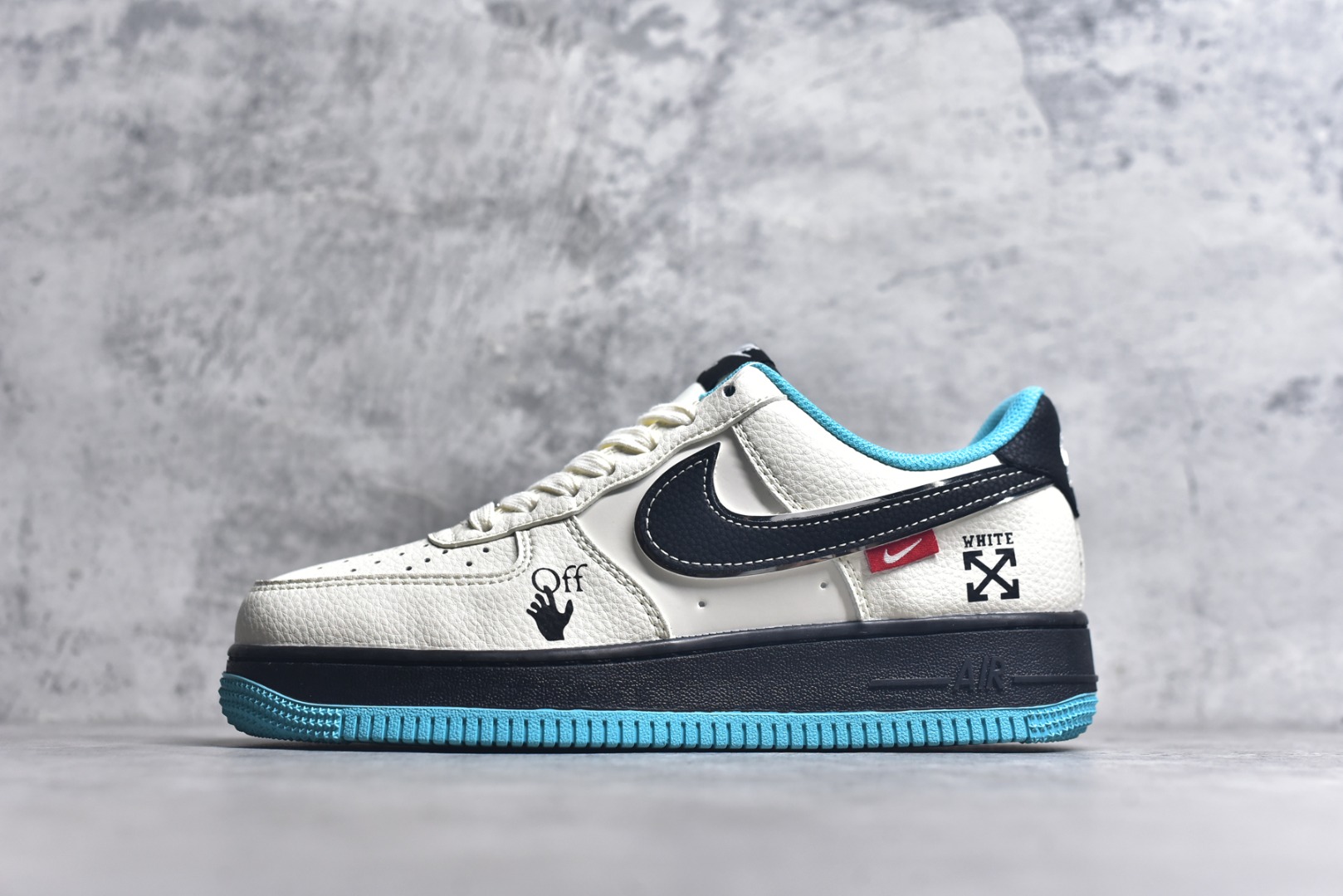 #Nike Air Force 1\’07 Low 联名 黑蓝双拼米黑 空军一号低帮休闲板鞋 QW5836-003 #原楦头原纸板 原装鞋盒 定制五金配件 内置全掌气垫 原厂鞋底 尺码：36 36.5 37.5 38 38.5 39 40 40.5 41 42 42.5 43 44 44.5 45 9.D4-选品中心
