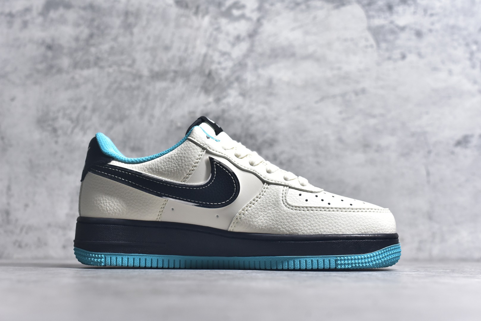 图片[3]-#Nike Air Force 1\’07 Low 联名 黑蓝双拼米黑 空军一号低帮休闲板鞋 QW5836-003 #原楦头原纸板 原装鞋盒 定制五金配件 内置全掌气垫 原厂鞋底 尺码：36 36.5 37.5 38 38.5 39 40 40.5 41 42 42.5 43 44 44.5 45 9.D4-选品中心