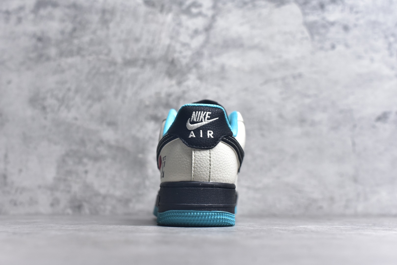 图片[5]-#Nike Air Force 1\’07 Low 联名 黑蓝双拼米黑 空军一号低帮休闲板鞋 QW5836-003 #原楦头原纸板 原装鞋盒 定制五金配件 内置全掌气垫 原厂鞋底 尺码：36 36.5 37.5 38 38.5 39 40 40.5 41 42 42.5 43 44 44.5 45 9.D4-选品中心