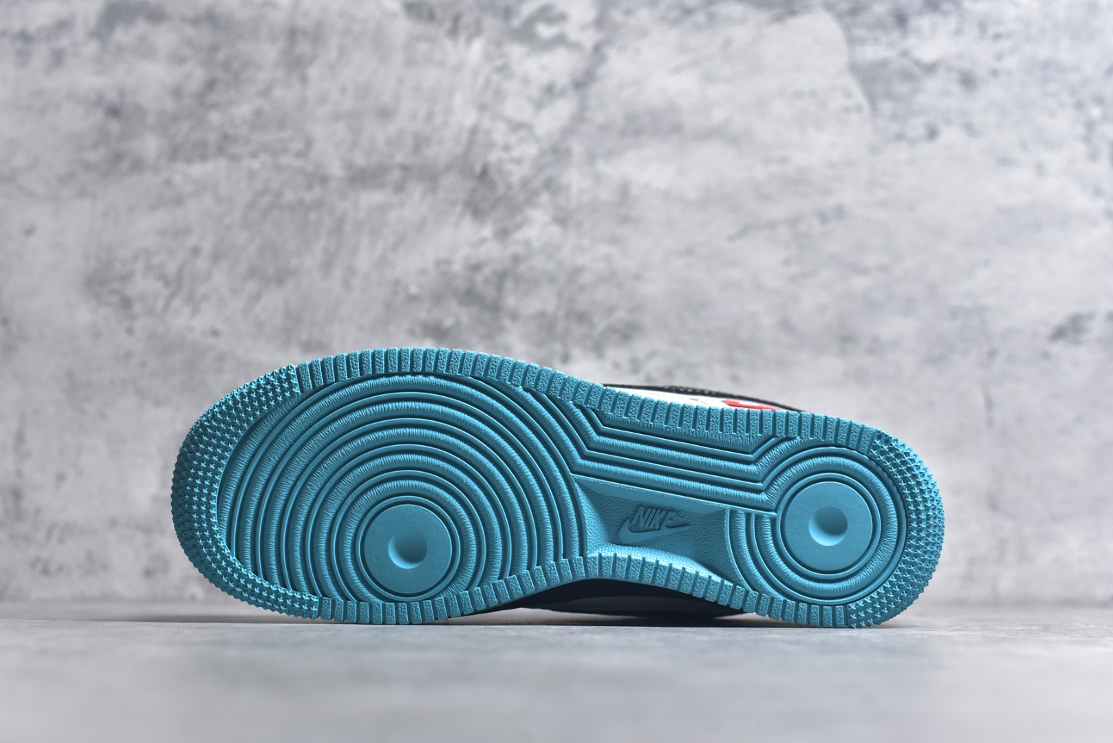 图片[6]-#Nike Air Force 1\’07 Low 联名 黑蓝双拼米黑 空军一号低帮休闲板鞋 QW5836-003 #原楦头原纸板 原装鞋盒 定制五金配件 内置全掌气垫 原厂鞋底 尺码：36 36.5 37.5 38 38.5 39 40 40.5 41 42 42.5 43 44 44.5 45 9.D4-选品中心