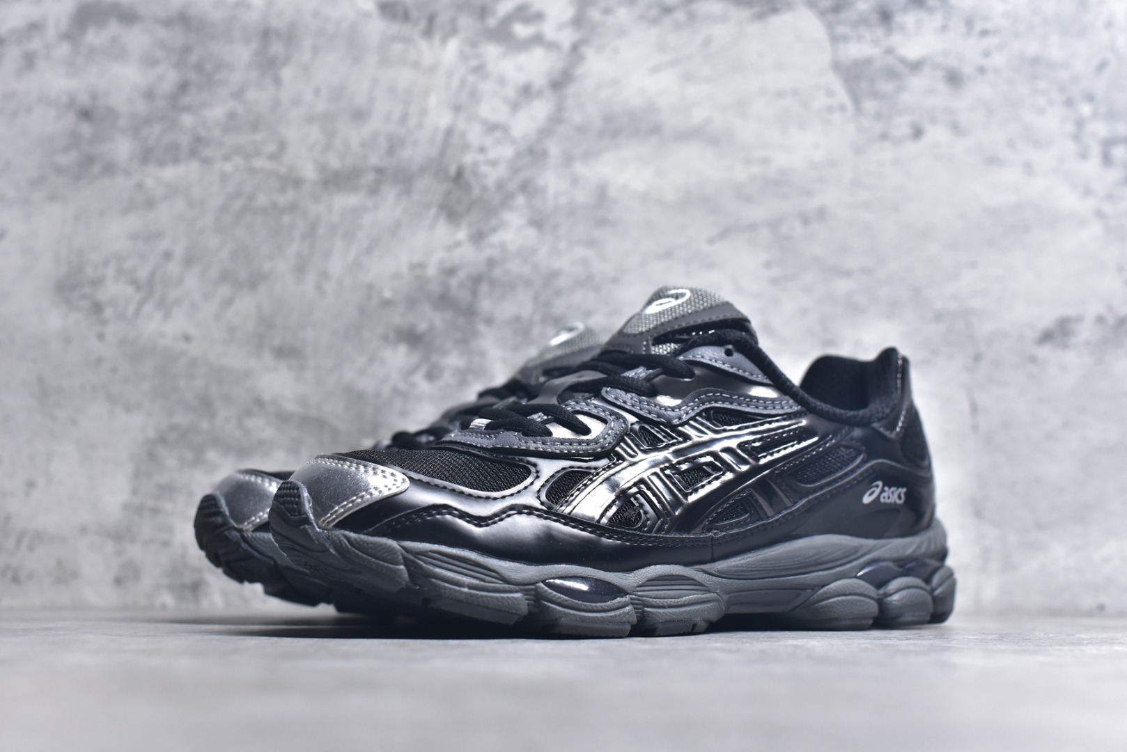 图片[2]-#Asics GEL-NYC 亚瑟士防滑耐磨透气低帮运动休闲鞋 GEL-NYC™ 运动鞋的灵感源自传统和现代高性能跑步风格 其鞋面结构参考了 2000 年代初的 GEL-NIMBUS™ 3 鞋 并将其与 MC-PLUS V 设计中的各种装饰融为一体 该工装通过使用 GEL-CUMULUS® 16 鞋的工装系统来对比鞋面的复古风格 通过轻质泡沫和 GEL® 技术嵌入物的结合 这种中底结构有助于创造先进的脚底舒适度 尺码：36 37 37.5 38 39 40.5 41.5 42 42.5 43.5 44 45-选品中心