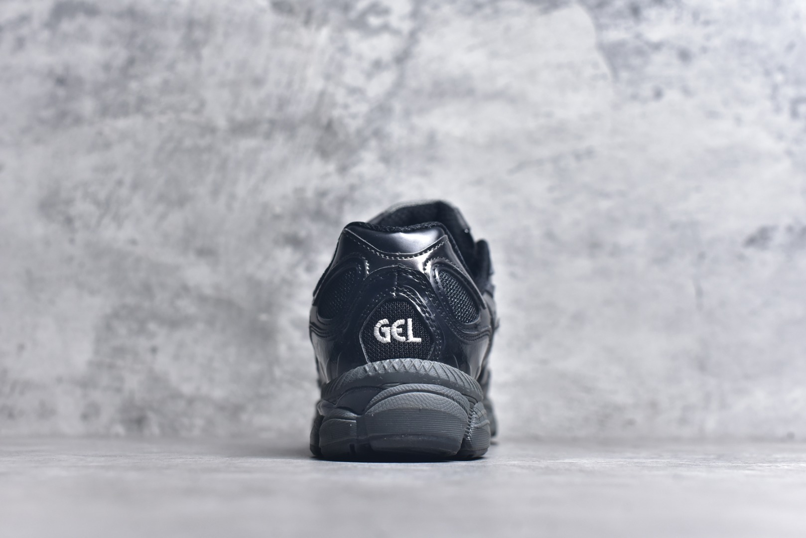 图片[5]-#Asics GEL-NYC 亚瑟士防滑耐磨透气低帮运动休闲鞋 GEL-NYC™ 运动鞋的灵感源自传统和现代高性能跑步风格 其鞋面结构参考了 2000 年代初的 GEL-NIMBUS™ 3 鞋 并将其与 MC-PLUS V 设计中的各种装饰融为一体 该工装通过使用 GEL-CUMULUS® 16 鞋的工装系统来对比鞋面的复古风格 通过轻质泡沫和 GEL® 技术嵌入物的结合 这种中底结构有助于创造先进的脚底舒适度 尺码：36 37 37.5 38 39 40.5 41.5 42 42.5 43.5 44 45-选品中心