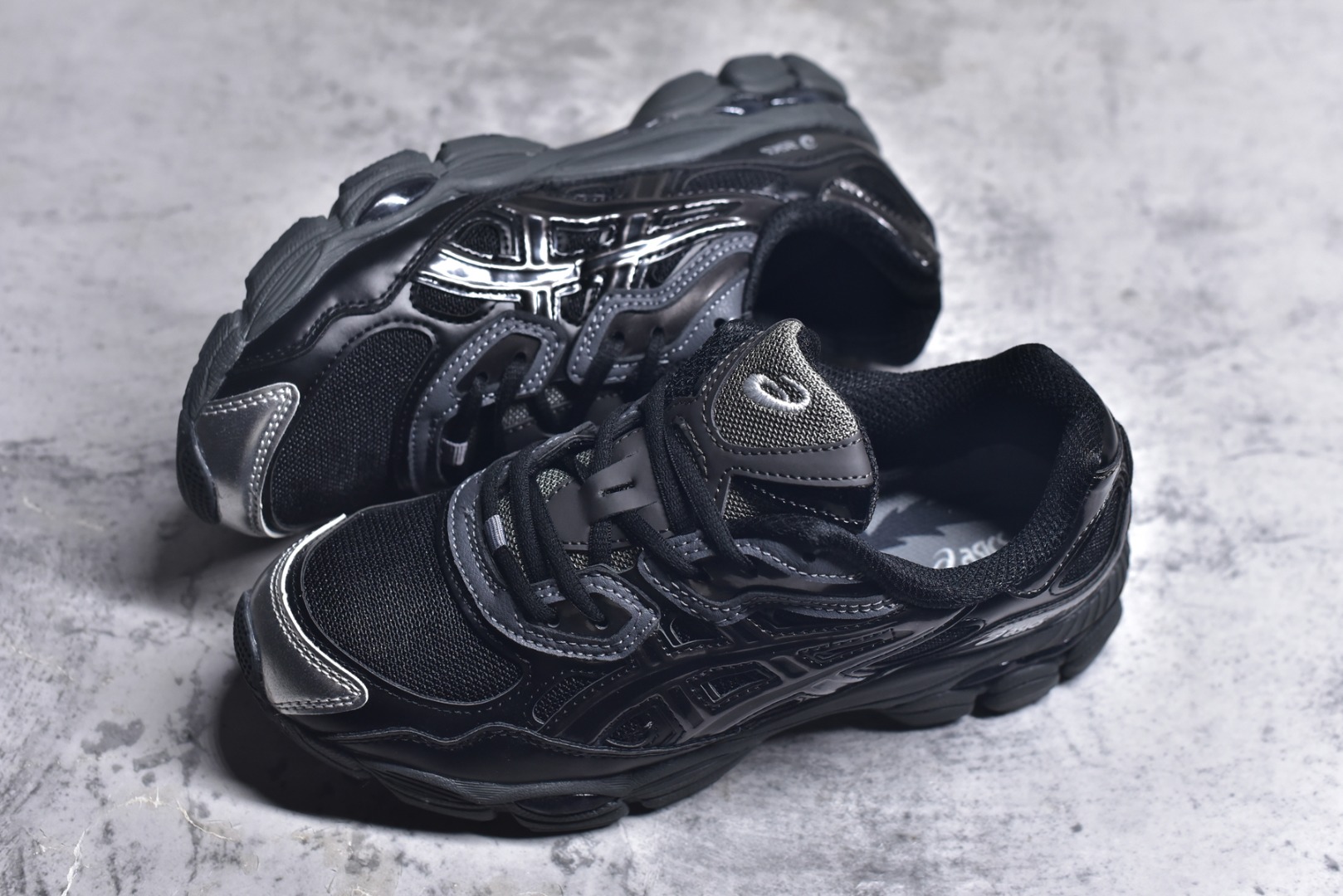 图片[7]-#Asics GEL-NYC 亚瑟士防滑耐磨透气低帮运动休闲鞋 GEL-NYC™ 运动鞋的灵感源自传统和现代高性能跑步风格 其鞋面结构参考了 2000 年代初的 GEL-NIMBUS™ 3 鞋 并将其与 MC-PLUS V 设计中的各种装饰融为一体 该工装通过使用 GEL-CUMULUS® 16 鞋的工装系统来对比鞋面的复古风格 通过轻质泡沫和 GEL® 技术嵌入物的结合 这种中底结构有助于创造先进的脚底舒适度 尺码：36 37 37.5 38 39 40.5 41.5 42 42.5 43.5 44 45-选品中心