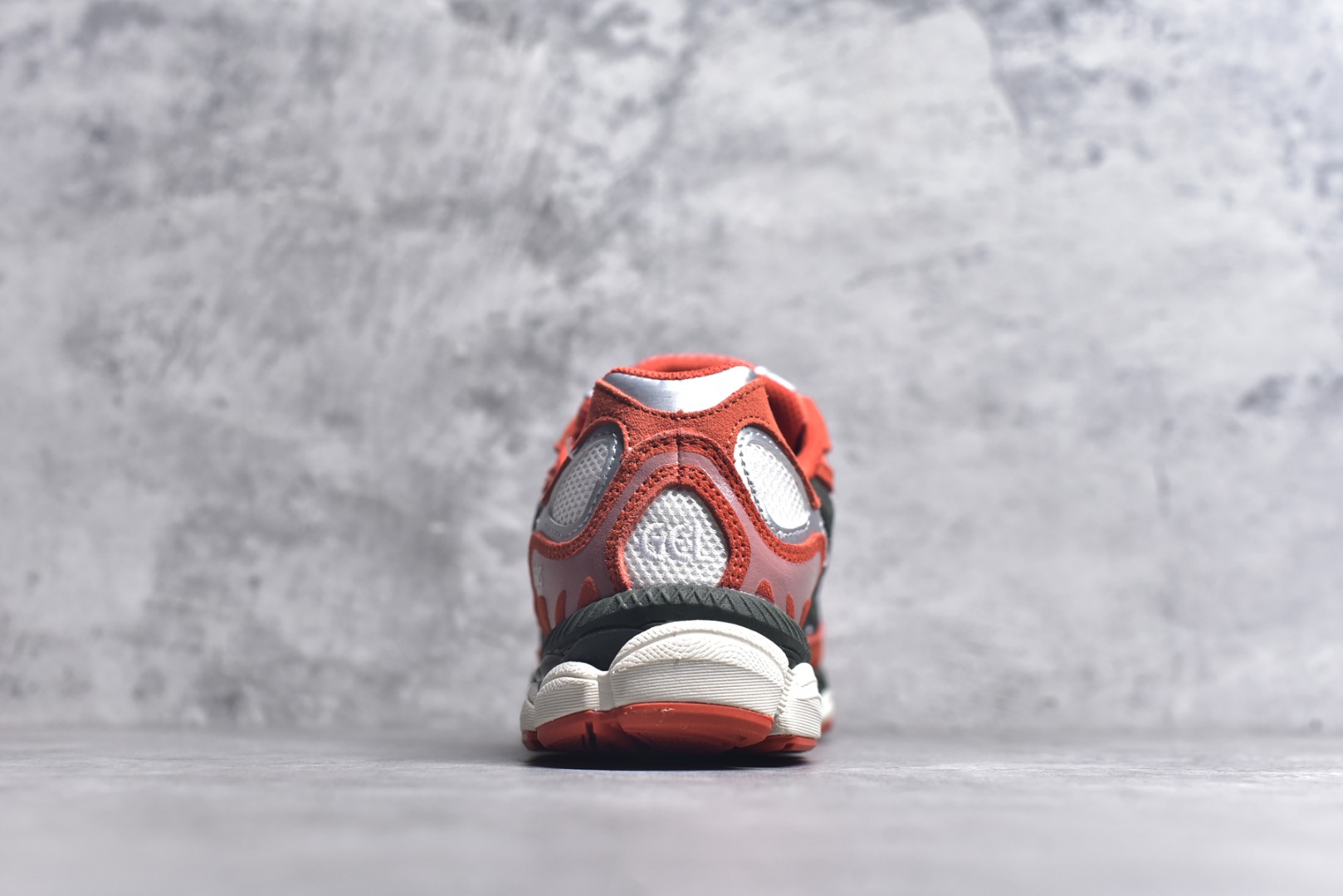 图片[5]-#Asics GEL-NYC 亚瑟士防滑耐磨透气低帮运动休闲鞋 GEL-NYC™ 运动鞋的灵感源自传统和现代高性能跑步风格 其鞋面结构参考了 2000 年代初的 GEL-NIMBUS™ 3 鞋 并将其与 MC-PLUS V 设计中的各种装饰融为一体 该工装通过使用 GEL-CUMULUS® 16 鞋的工装系统来对比鞋面的复古风格 通过轻质泡沫和 GEL® 技术嵌入物的结合 这种中底结构有助于创造先进的脚底舒适度 尺码：36 37 37.5 38 39 40.5 41.5 42 42.5 43.5 44 45-选品中心