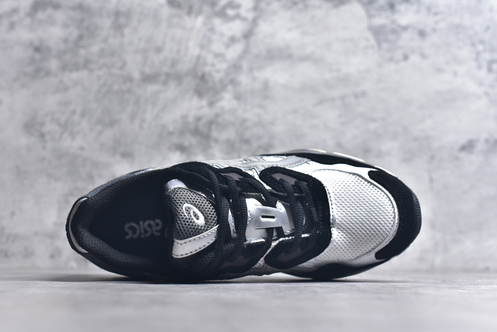 图片[4]-#Asics GEL-NYC 亚瑟士防滑耐磨透气低帮运动休闲鞋 GEL-NYC™ 运动鞋的灵感源自传统和现代高性能跑步风格 其鞋面结构参考了 2000 年代初的 GEL-NIMBUS™ 3 鞋 并将其与 MC-PLUS V 设计中的各种装饰融为一体 该工装通过使用 GEL-CUMULUS® 16 鞋的工装系统来对比鞋面的复古风格 通过轻质泡沫和 GEL® 技术嵌入物的结合 这种中底结构有助于创造先进的脚底舒适度 尺码：36 37 37.5 38 39 40.5 41.5 42 42.5 43.5 44 45-选品中心