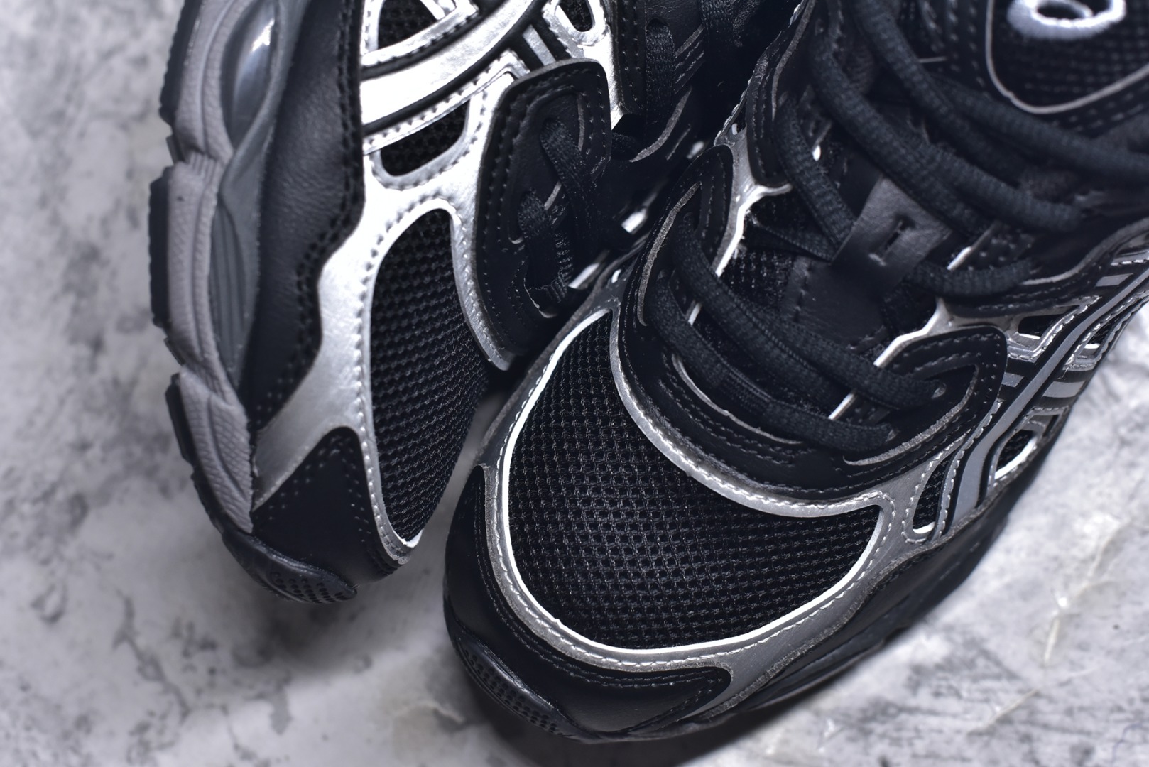 图片[8]-#Asics GEL-NYC 亚瑟士防滑耐磨透气低帮运动休闲鞋 GEL-NYC™ 运动鞋的灵感源自传统和现代高性能跑步风格 其鞋面结构参考了 2000 年代初的 GEL-NIMBUS™ 3 鞋 并将其与 MC-PLUS V 设计中的各种装饰融为一体 该工装通过使用 GEL-CUMULUS® 16 鞋的工装系统来对比鞋面的复古风格 通过轻质泡沫和 GEL® 技术嵌入物的结合 这种中底结构有助于创造先进的脚底舒适度 尺码：36 37 37.5 38 39 40.5 41.5 42 42.5 43.5 44 45-选品中心