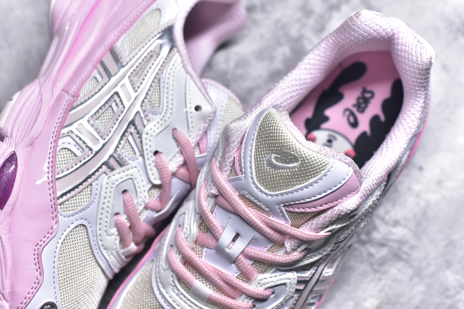图片[9]-#Asics GEL-NYC 亚瑟士防滑耐磨透气低帮运动休闲鞋 GEL-NYC™ 运动鞋的灵感源自传统和现代高性能跑步风格 其鞋面结构参考了 2000 年代初的 GEL-NIMBUS™ 3 鞋 并将其与 MC-PLUS V 设计中的各种装饰融为一体 该工装通过使用 GEL-CUMULUS® 16 鞋的工装系统来对比鞋面的复古风格 通过轻质泡沫和 GEL® 技术嵌入物的结合 这种中底结构有助于创造先进的脚底舒适度 尺码：36 37 37.5 38 39 40.5 41.5 42 42.5 43.5 44 45-选品中心
